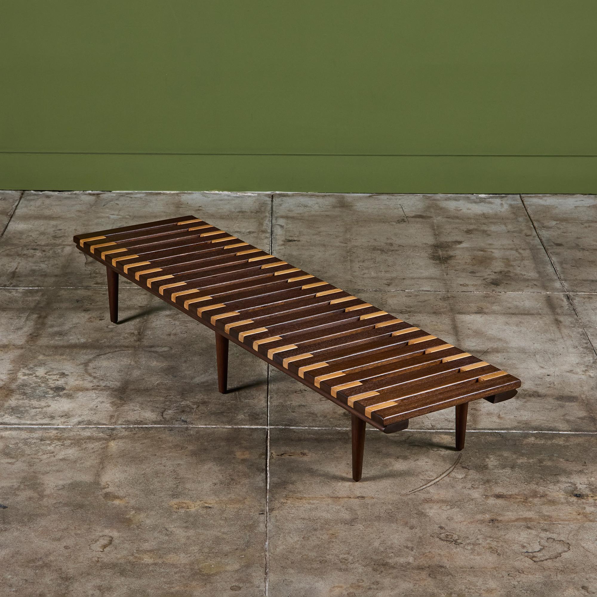 Mid-Century Modern John Keal for Brown Saltman Banc à lattes bicolore en vente