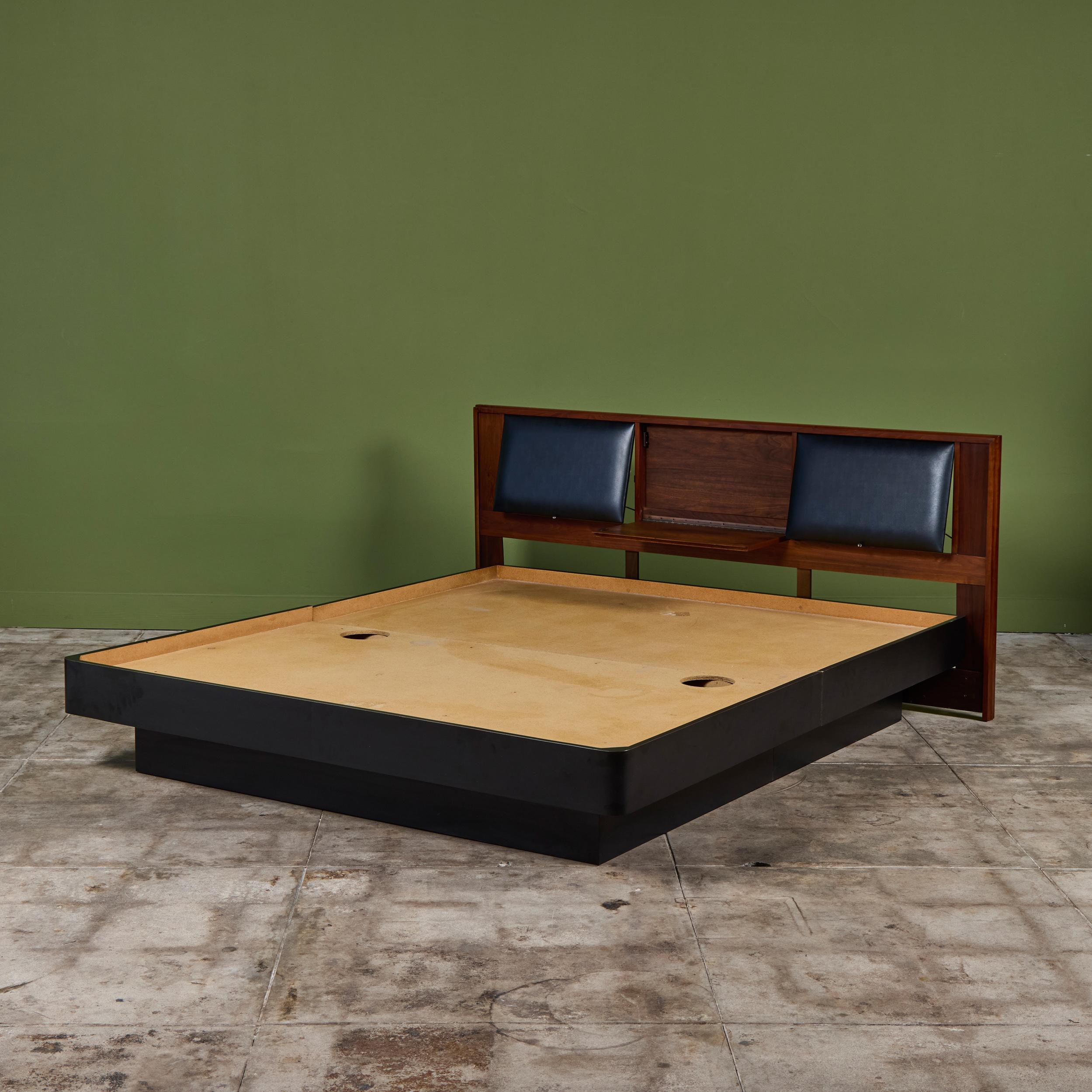 I Johns King Size Headboard for Brown Saltman with Custom Bed Frame (Tête de lit taille King pour Brown Saltman avec cadre de lit sur mesure) en vente 2