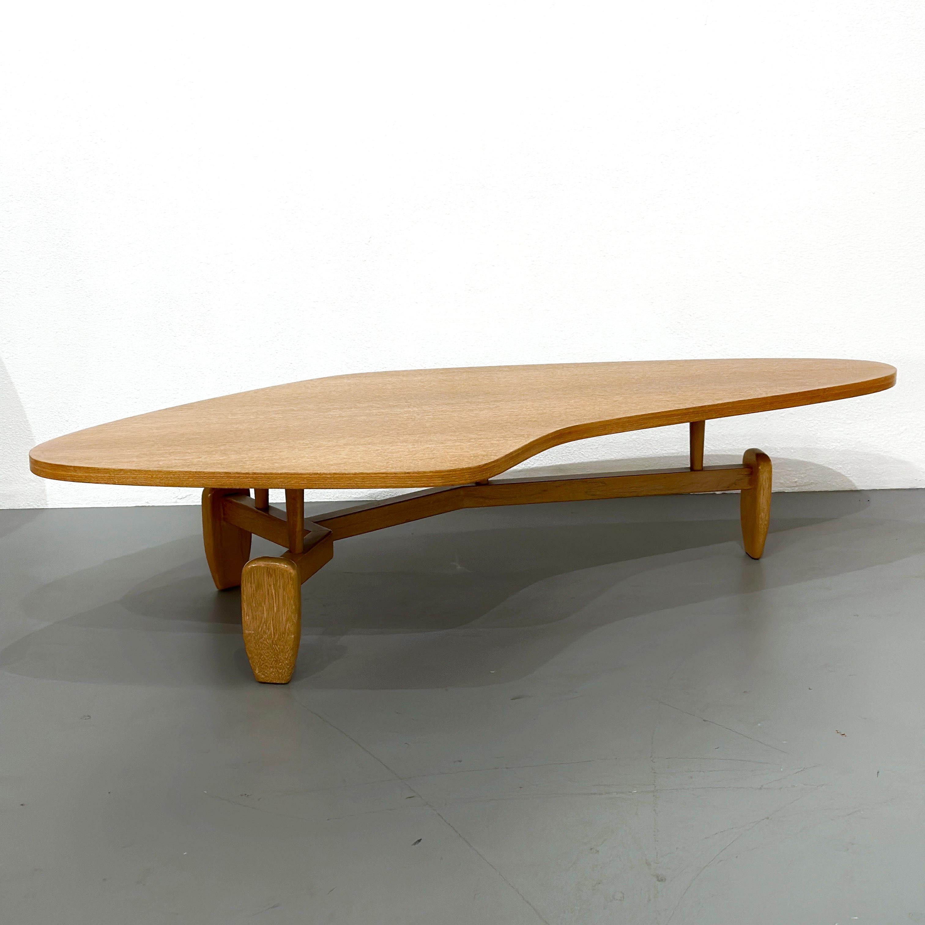 John Keal Mahogany Biomorphic Outrigger Coffee Table for Brown Saltman, ca 1950s In Good Condition In Cathedral City, CA