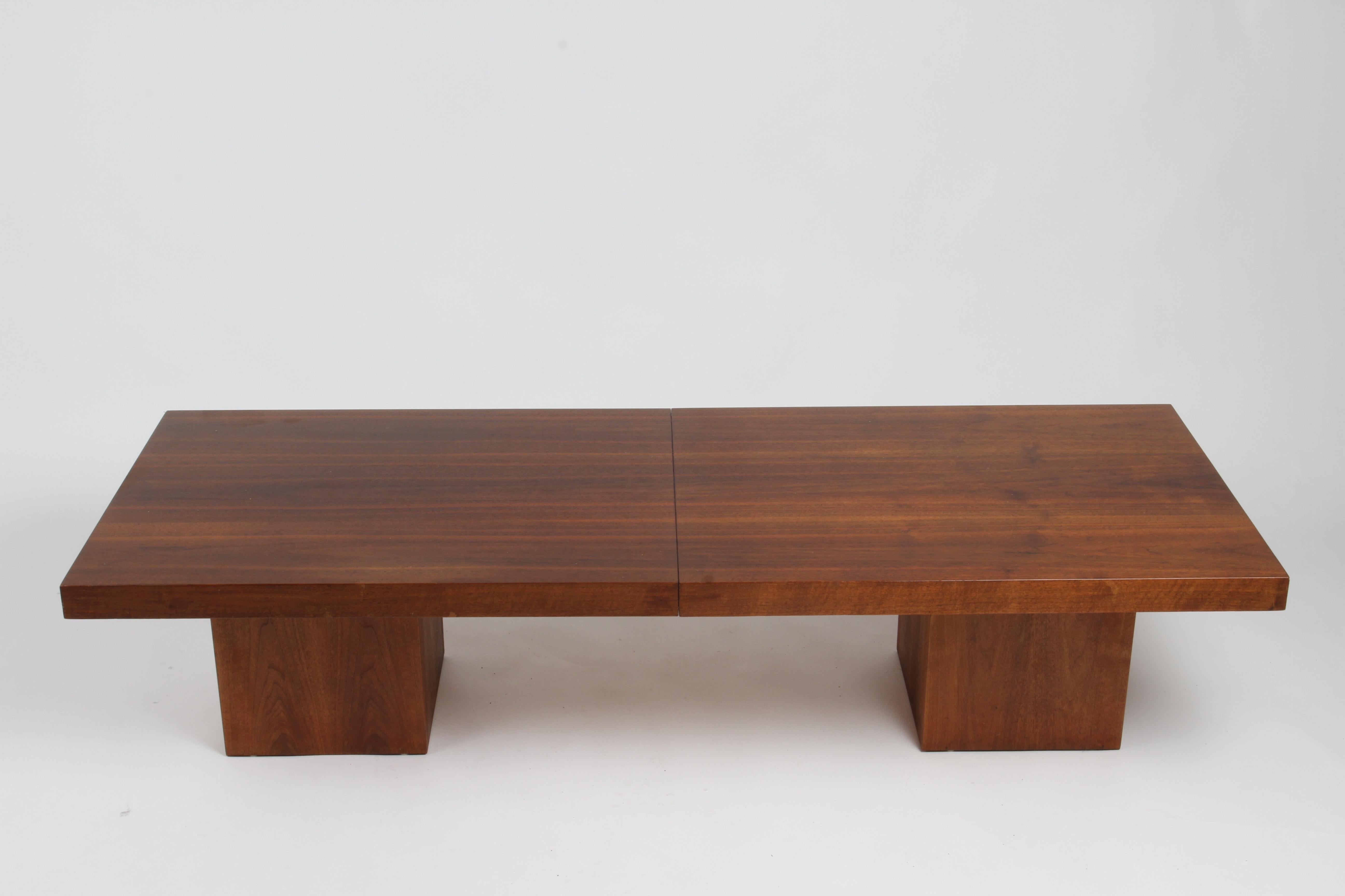 Mid-Century Modern I John Keal Table basse extensible en noyer moderne du milieu du siècle par Brown Saltman en vente