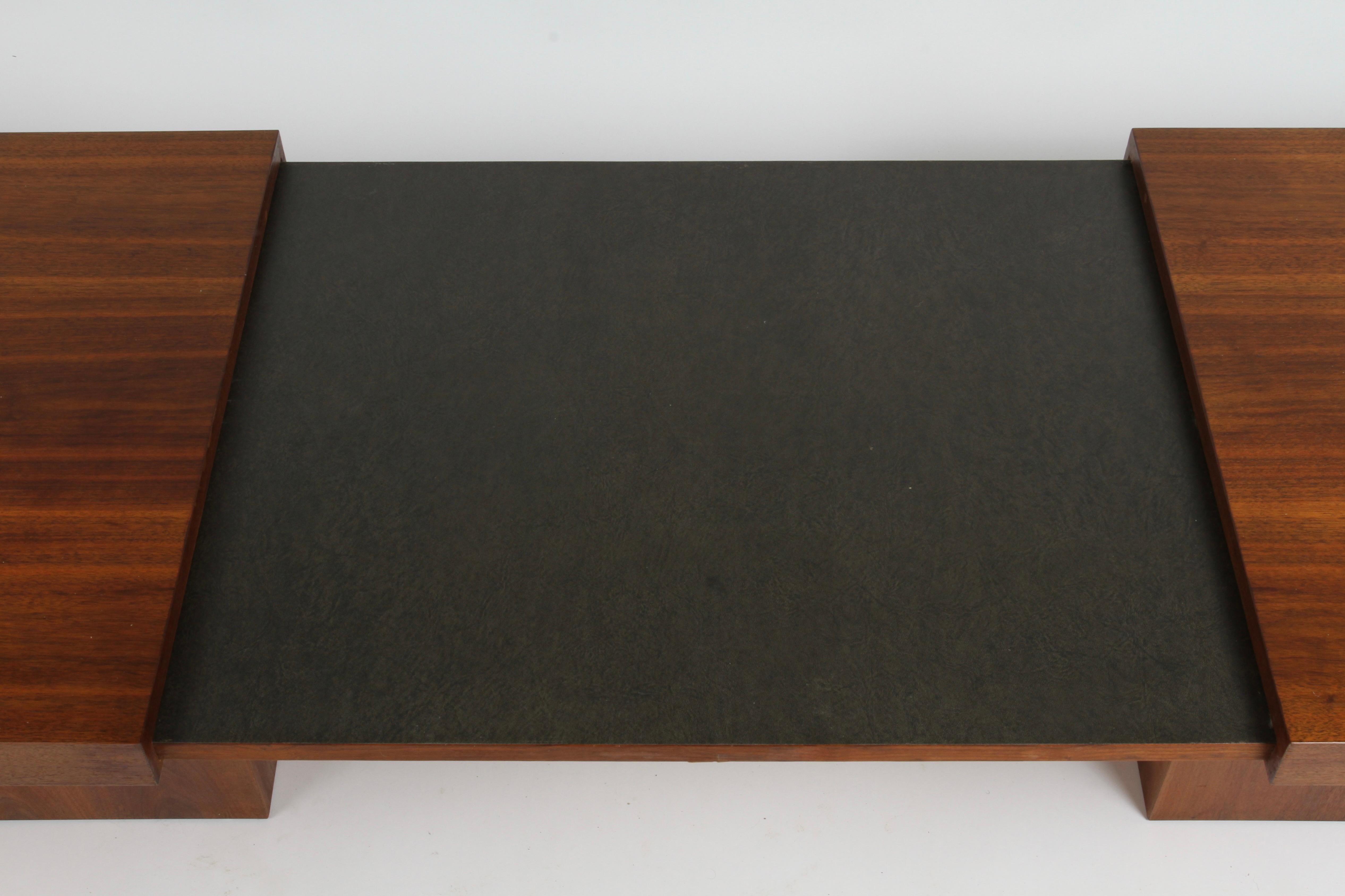 Mid-20th Century John Keal Mid-Century Modern Walnut Expanding Coffee Table by Brown Saltman For Sale