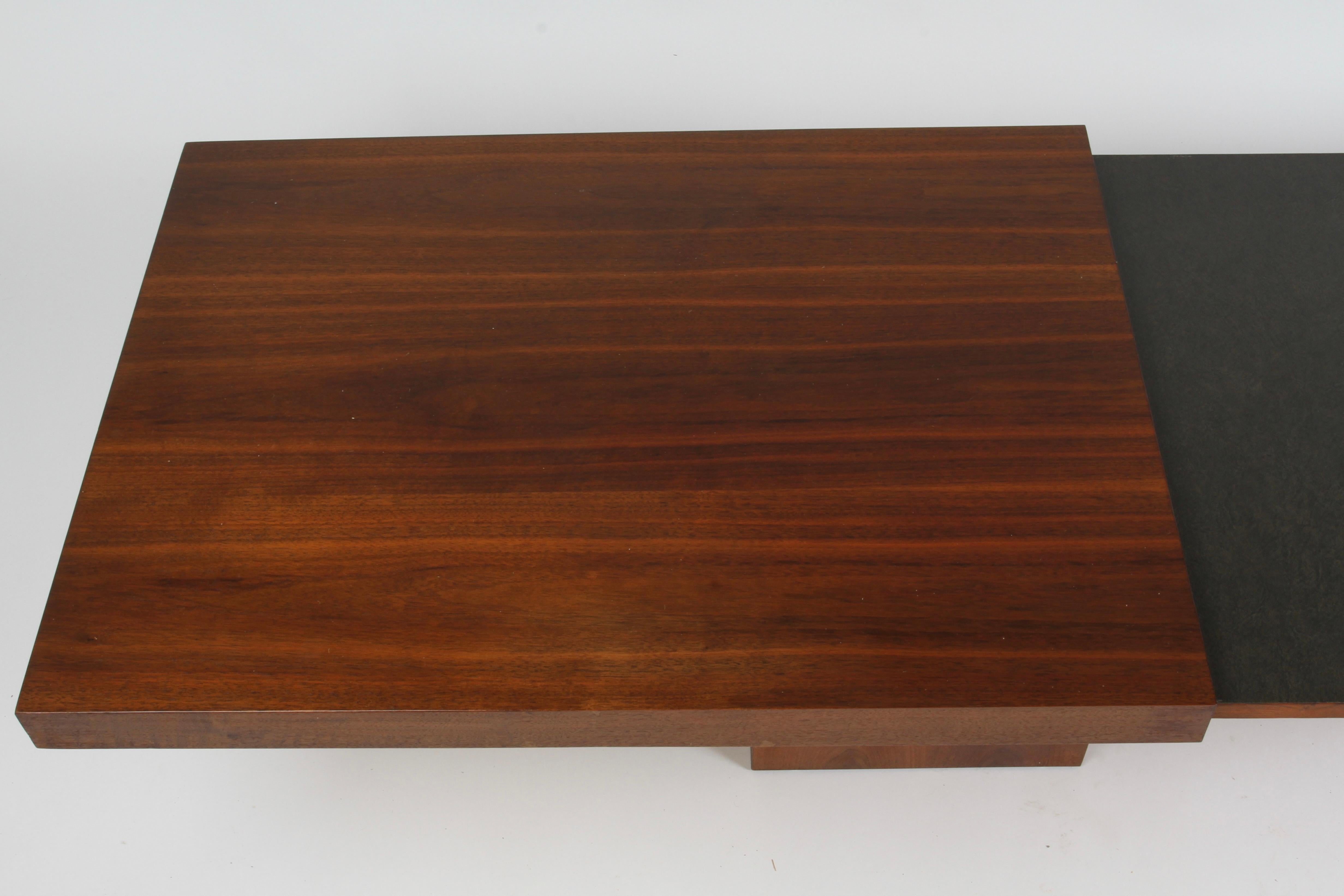 John Keal Mid-Century Modern Walnut Expanding Coffee Table by Brown Saltman For Sale 1