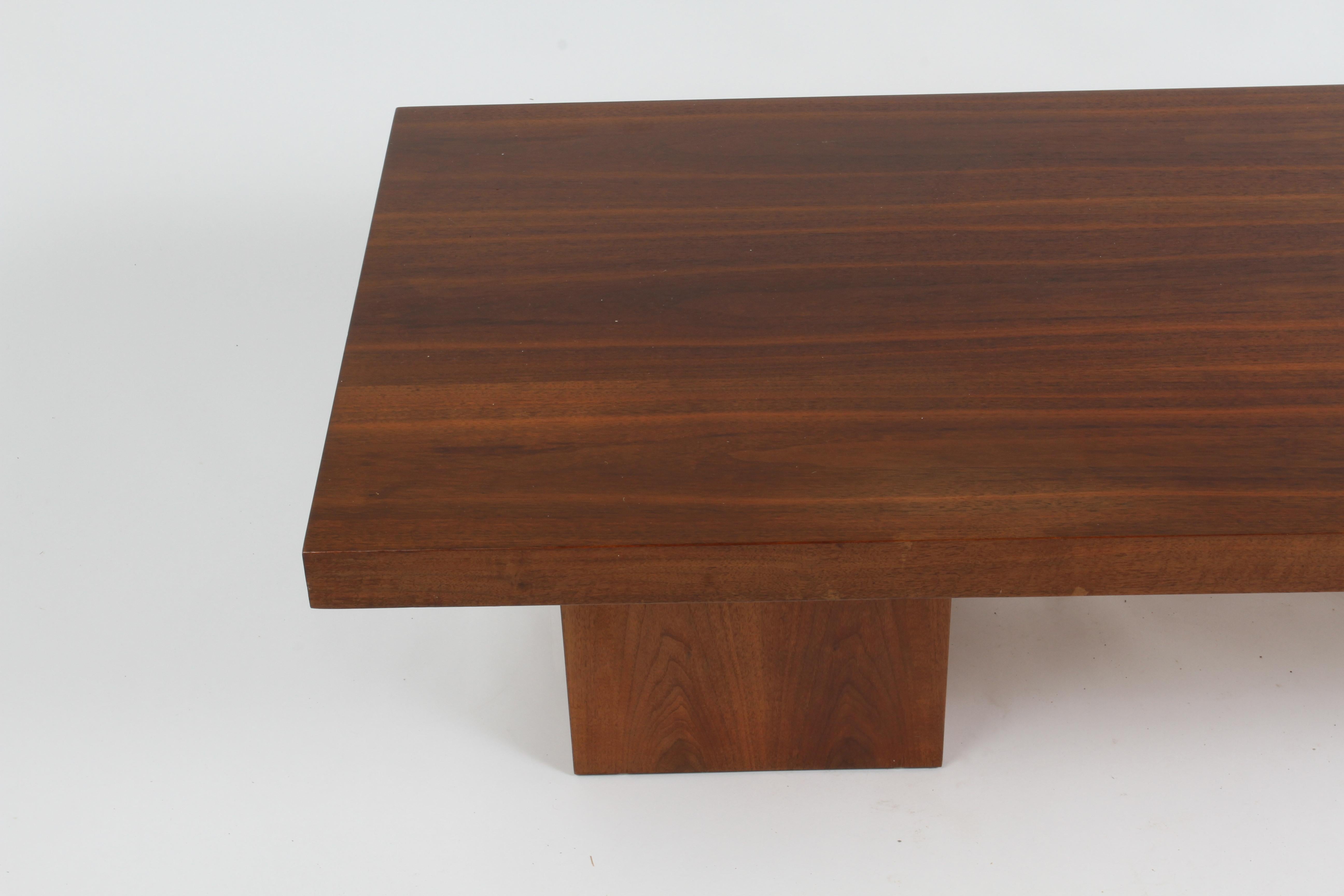 John Keal Mid-Century Modern Walnut Expanding Coffee Table by Brown Saltman For Sale 3