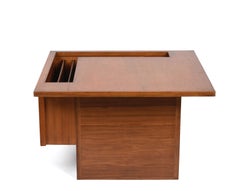 John Keal Tavolino portariviste in noce del Medioevo per Brown Saltman, anni '60