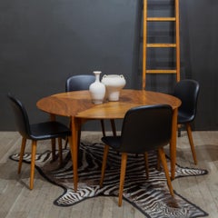 Mesa de comedor de nogal esculpido John Keal para Brown Saltman c.1960