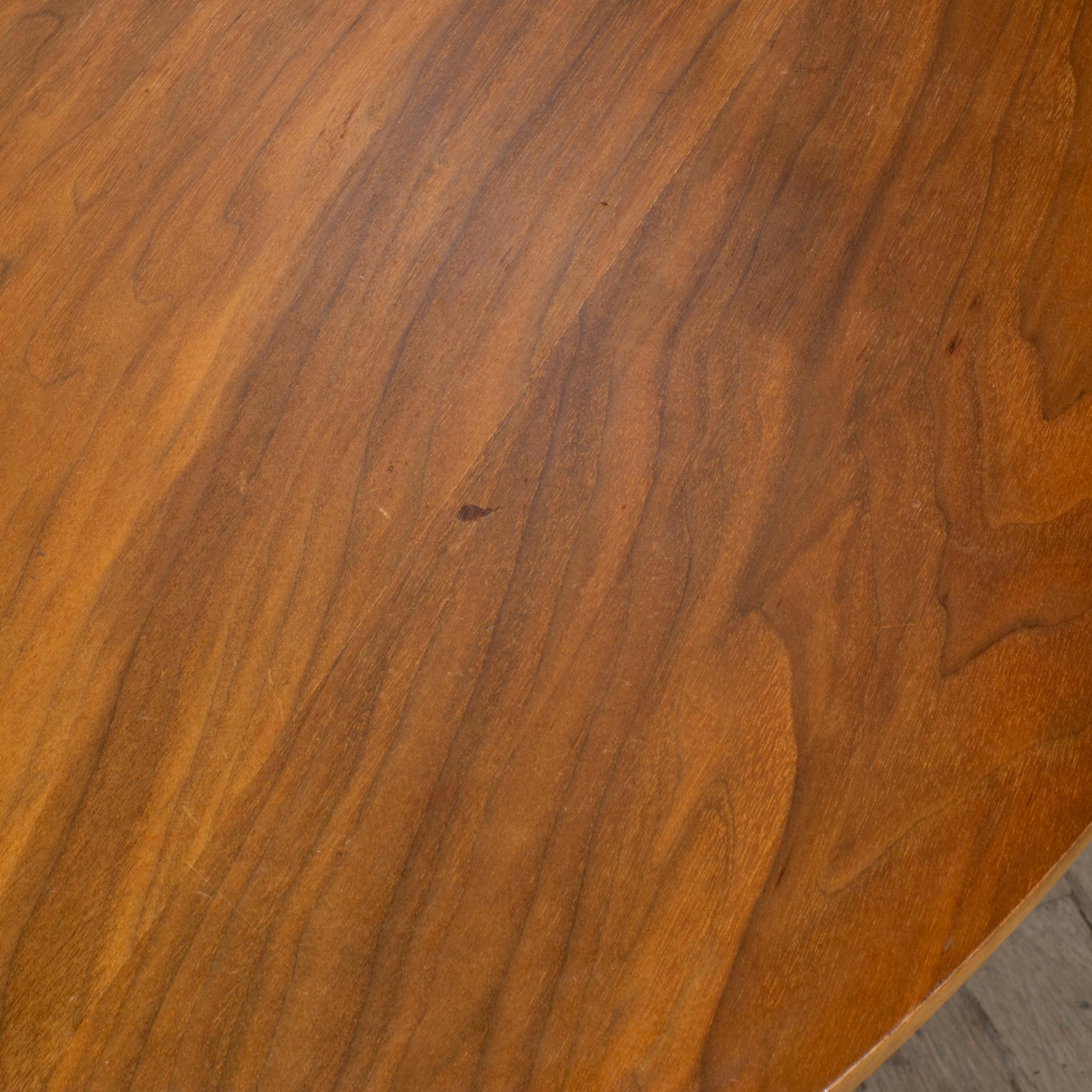 Noyer John Keal Sculpted Walnut Dining Table for Brown Saltman c.1960 en vente