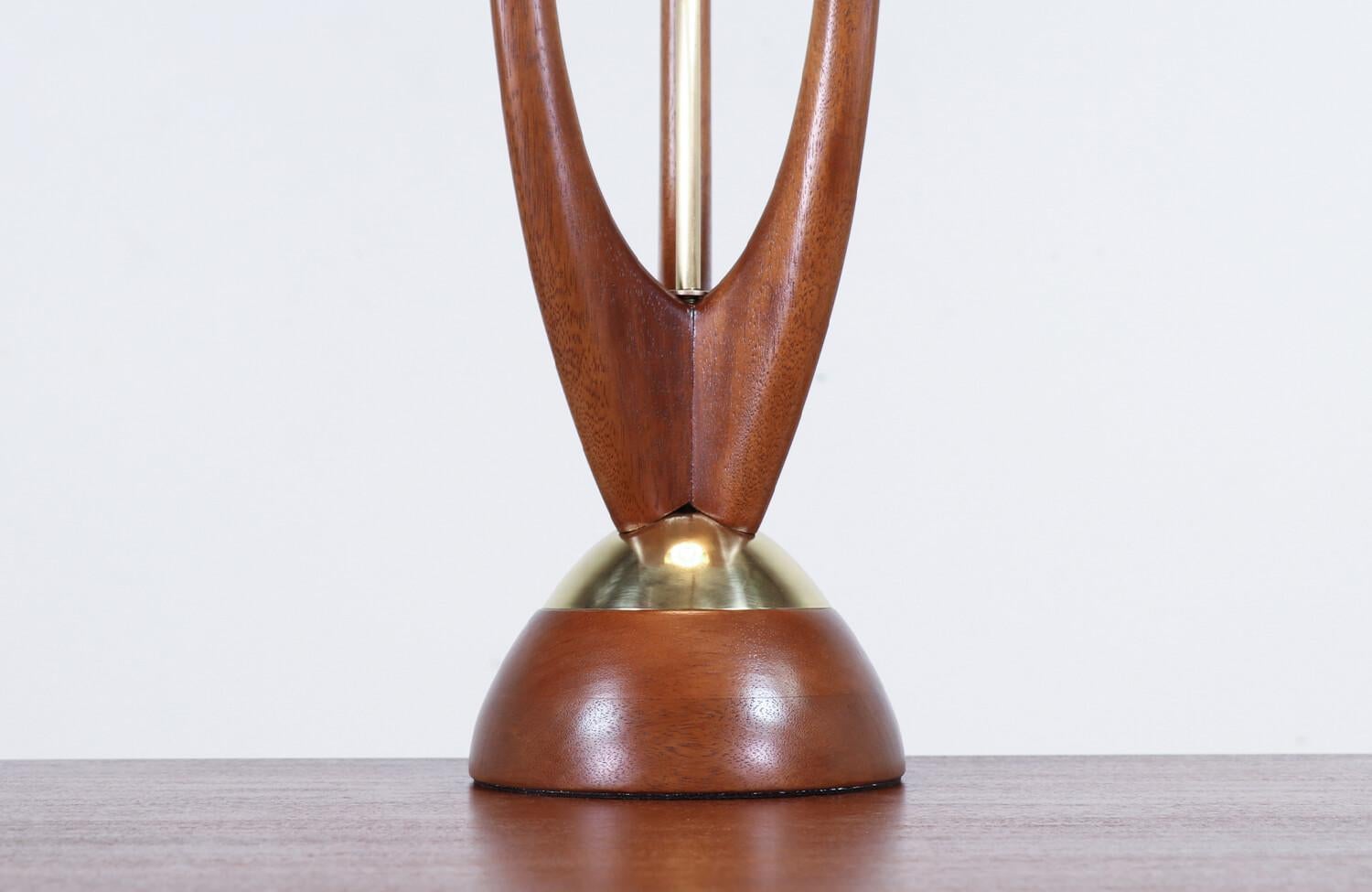 Mid-20th Century John Keal Sculpted Walnut Trident-Style Table Lamp for Modeline
