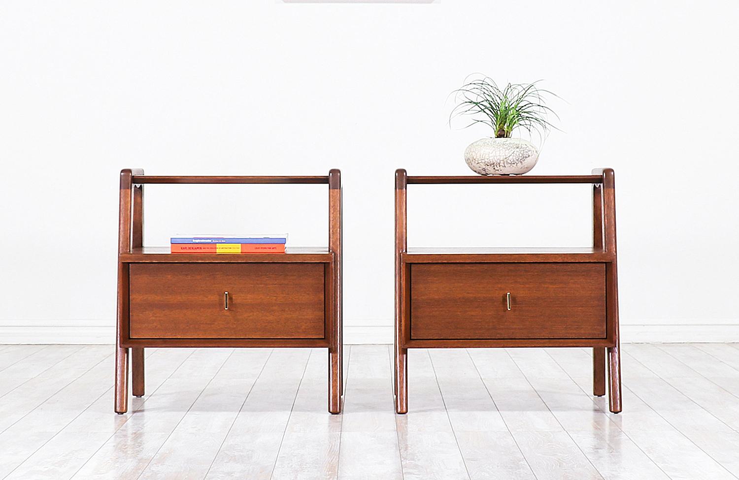 A pair of elegant modern nightstands designed by John Keal for Brown Saltman in the United States, circa 1960s. This fabulous pair of nightstands are built on solid walnut-stained mahogany wood featuring a single sculpted drawer to store bedside
