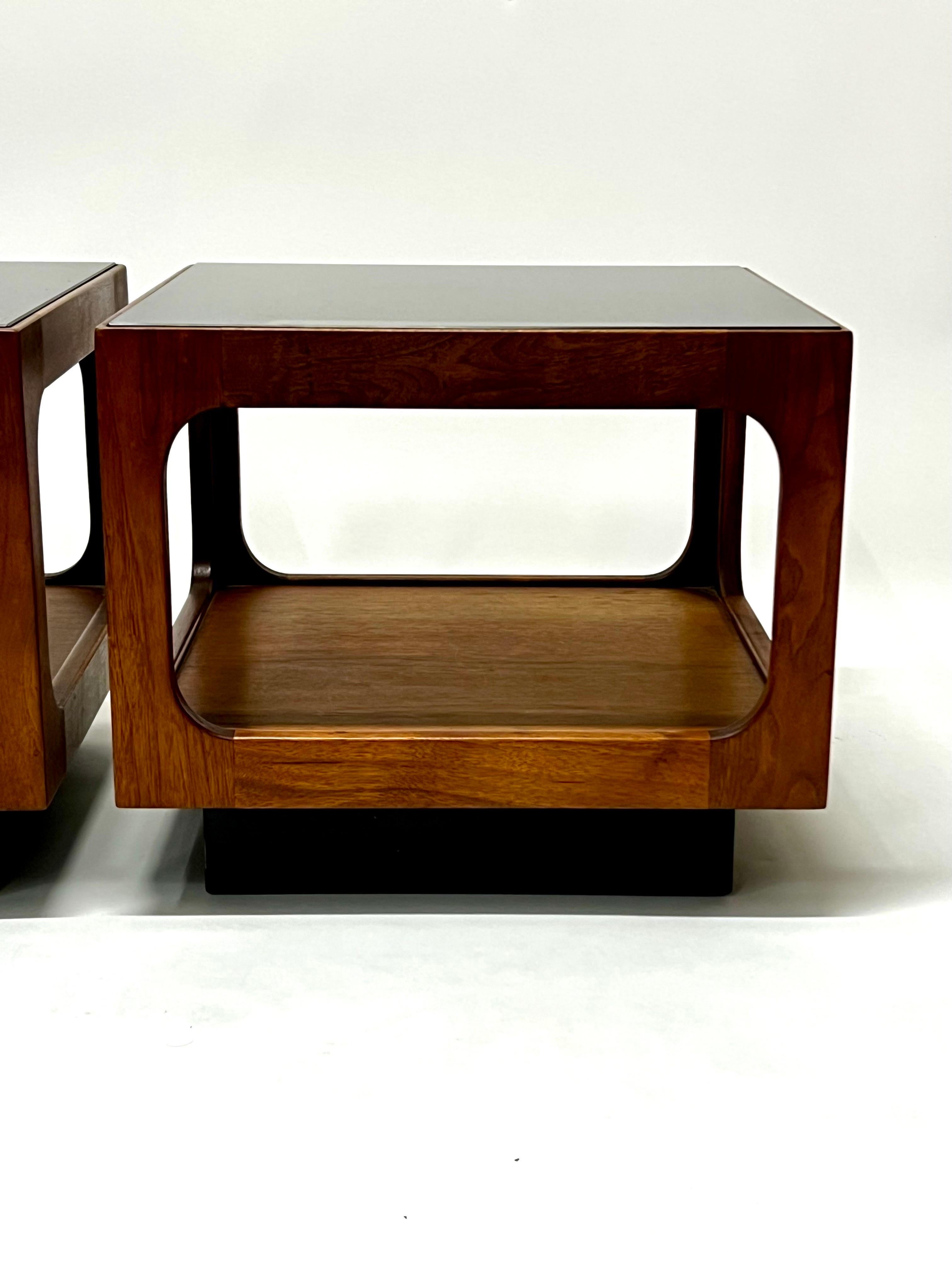 John Keal Walnut Side Tables for Brown Saltman c1960s In Good Condition In Oakland, CA