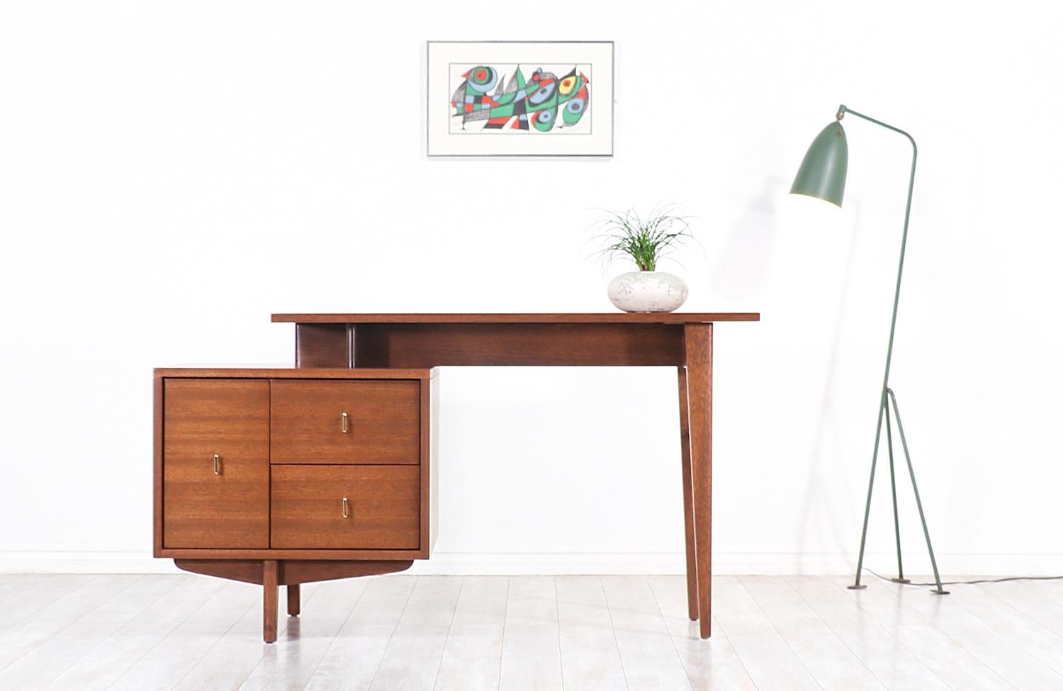 Sleek modern writing desk designed by John Keal for Brown Saltman in the United States, circa 1960s. The asymmetrical shape on this striking desk exemplifies Keal’s clean and modern aesthetic ideal to represent Classic Minimalist expressions for a
