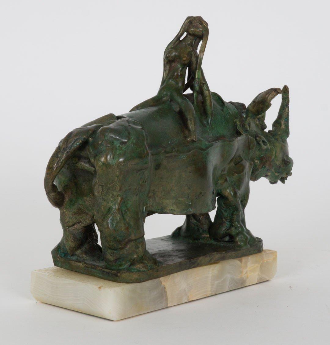 John W. Kearney (estadounidense, 1924-2014)
Godiva en un rinoceronte
Bronce
Firmado con monograma en la base
6,5 x 3 x 8,5 pulgadas

Nacido en Omaha, Nebraska, estudió en la Cranbrook Acadamy of Art de Bloomfield Hills, Michigan, de 1945 a 1948, y
