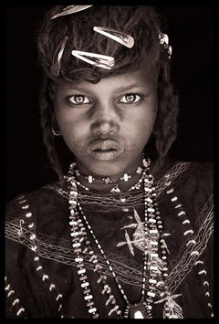 Beauty in the Sahel von John Kenny.  26.5 x 18 Zoll großes Porträt mit Acryl-Face-mount