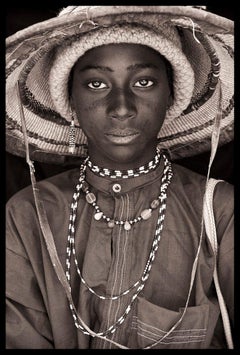 Fula Shepherd Boy par John Kenny.  Portrait de type C avec support en acrylique
