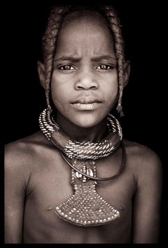 Himba Child l de John Kenny.  Photo portrait 54 x 36"" avec montage frontal en acrylique