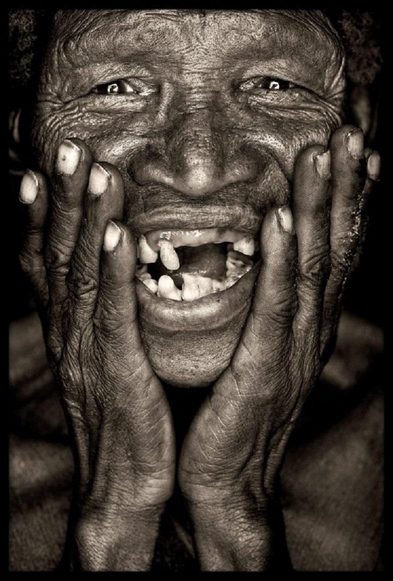 El Hombre San de John Kenny.  Foto retrato de 54 x 36