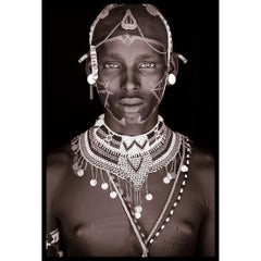 Lekutano - Photographie de John Kenny, tirage de type C avec peinture à visage en acrylique 