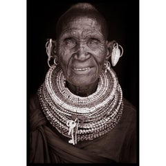 Nganamya - Photographie de John Kenny, tirage de type C avec peinture à visage en acrylique 