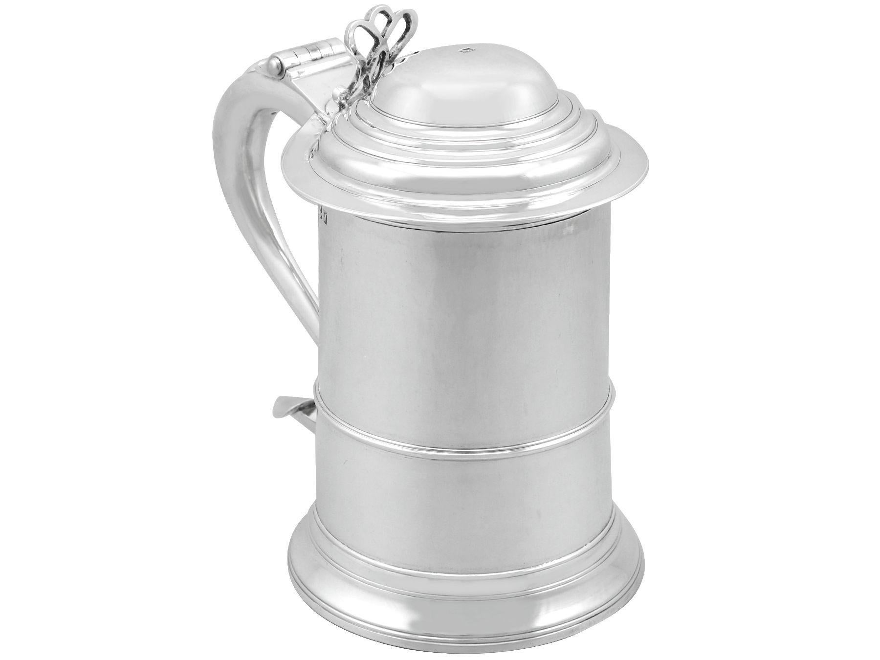 Georgian English Sterling Silver Quart Tankard In Excellent Condition For Sale In Jesmond, Newcastle Upon Tyne