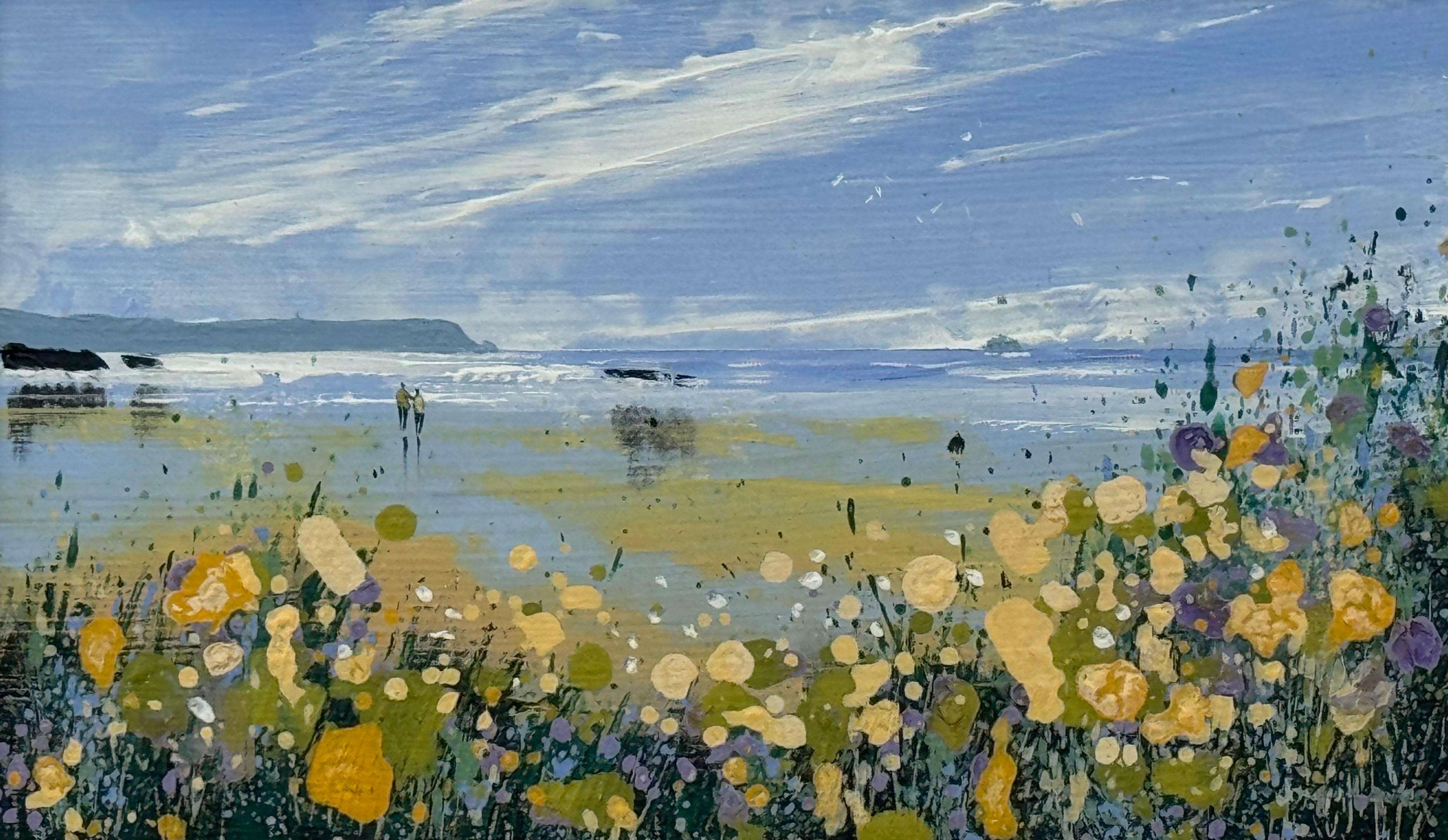 Figure sulla spiaggia Paesaggio con fiori gialli selvatici nella campagna inglese 2