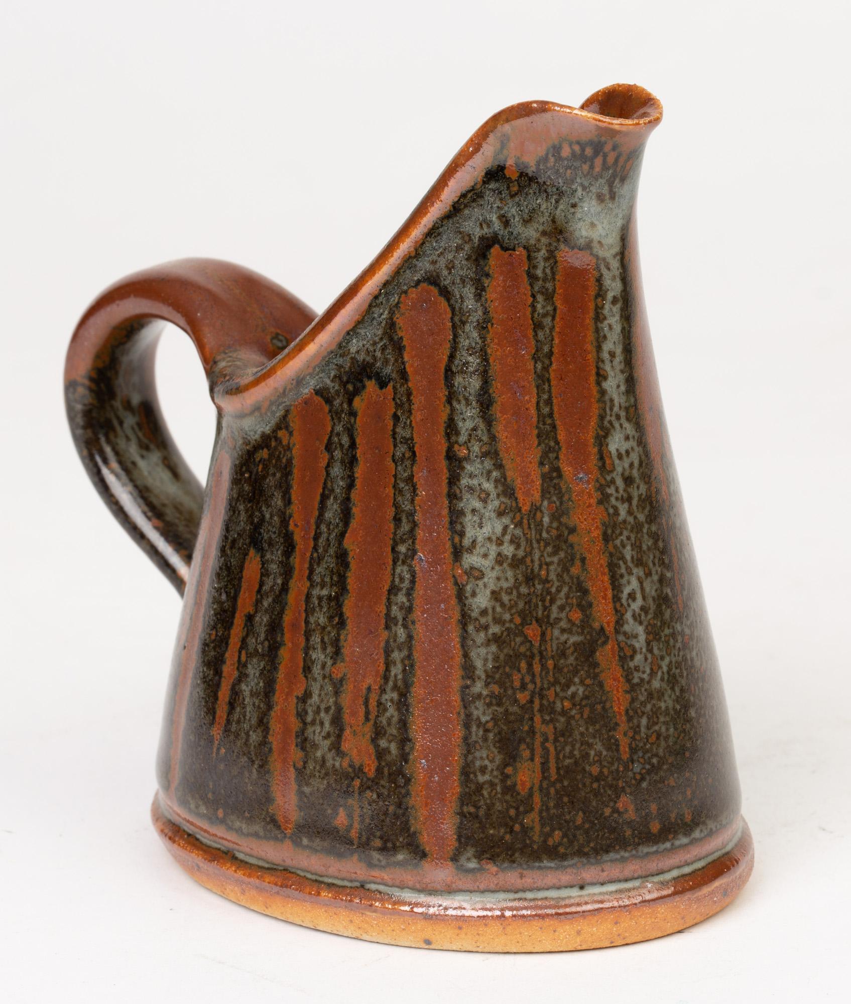 John Leach Muchelney Pottery, Studio-Keramik-Krug mit Wachs Resist im Angebot 4