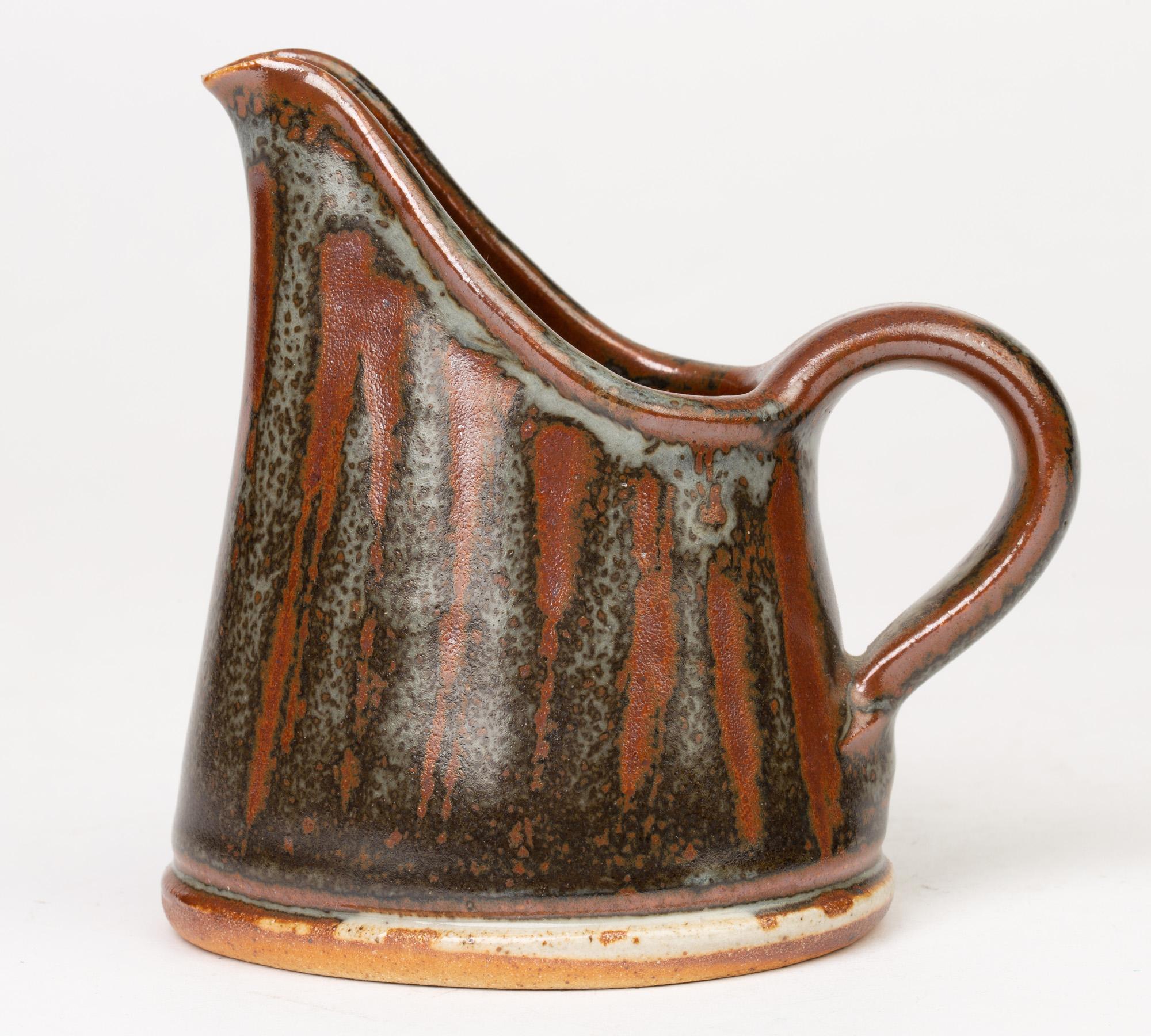 John Leach Muchelney Pottery, Studio-Keramik-Krug mit Wachs Resist (Moderne) im Angebot