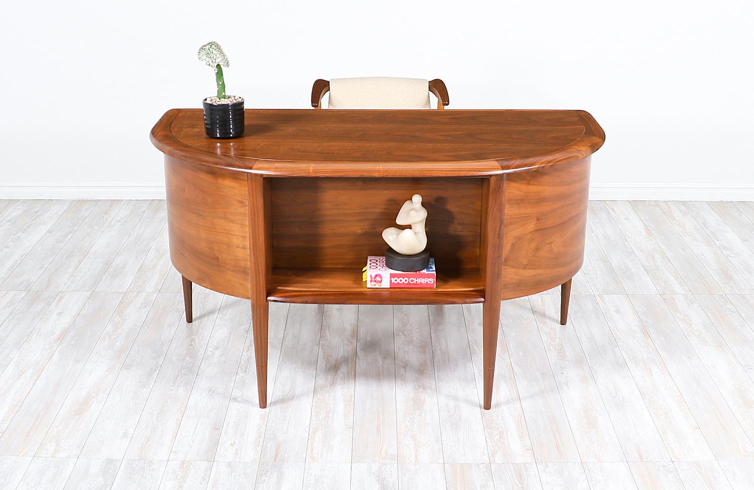 Mid-20th Century John Lubberts & Lambert Mulder Executive Desk with Bookcase for Tomlinson