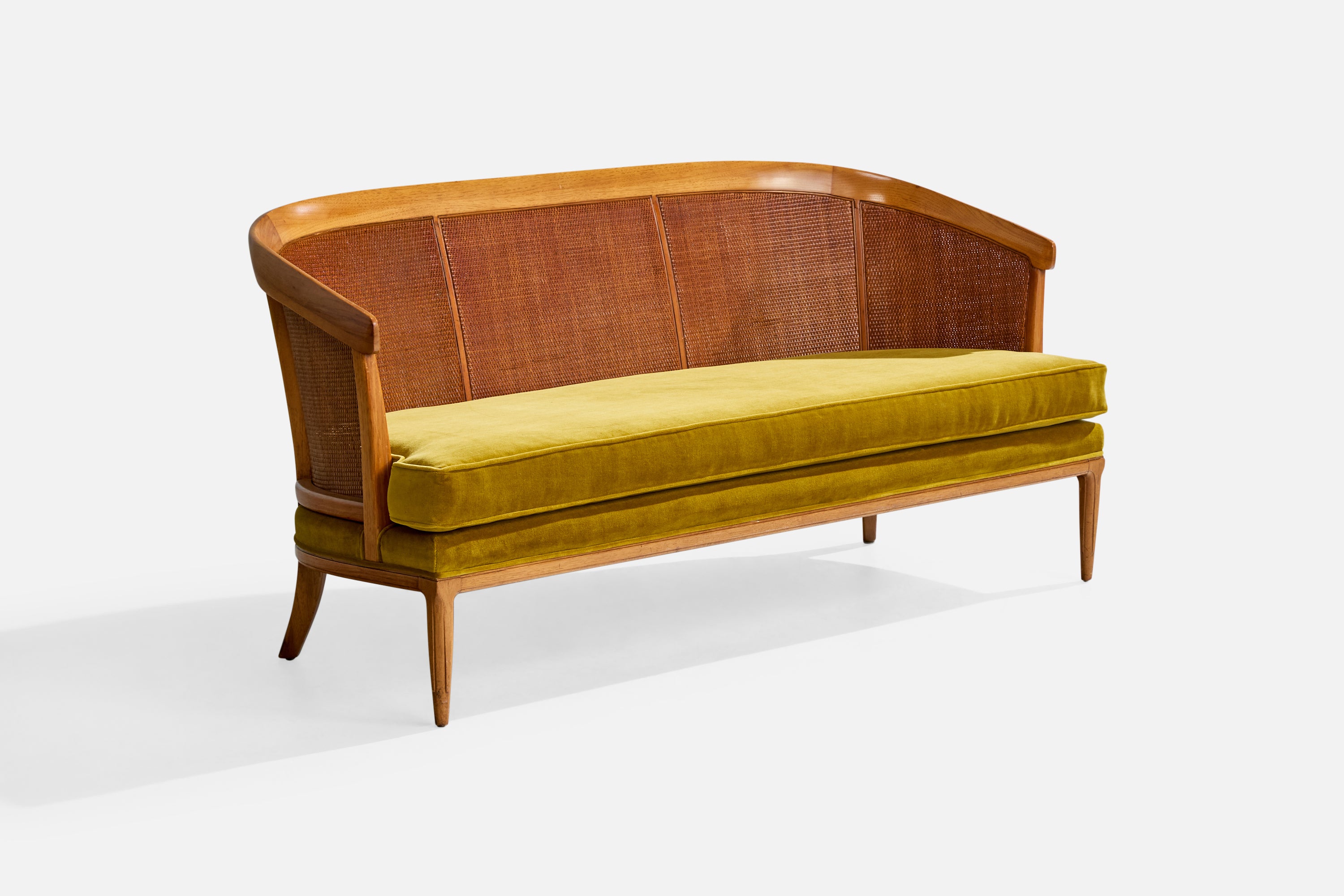 Ein Sofa aus Nussbaumholz, Rohr und grünem Samt, entworfen von John Lubberts & Lambert Mulder und hergestellt von Tomlinson, USA, 1950er Jahre. 

Die Abnutzung des Holzes entspricht dem Alter und dem Gebrauch. 

Neu gepolstert mit brandneuem