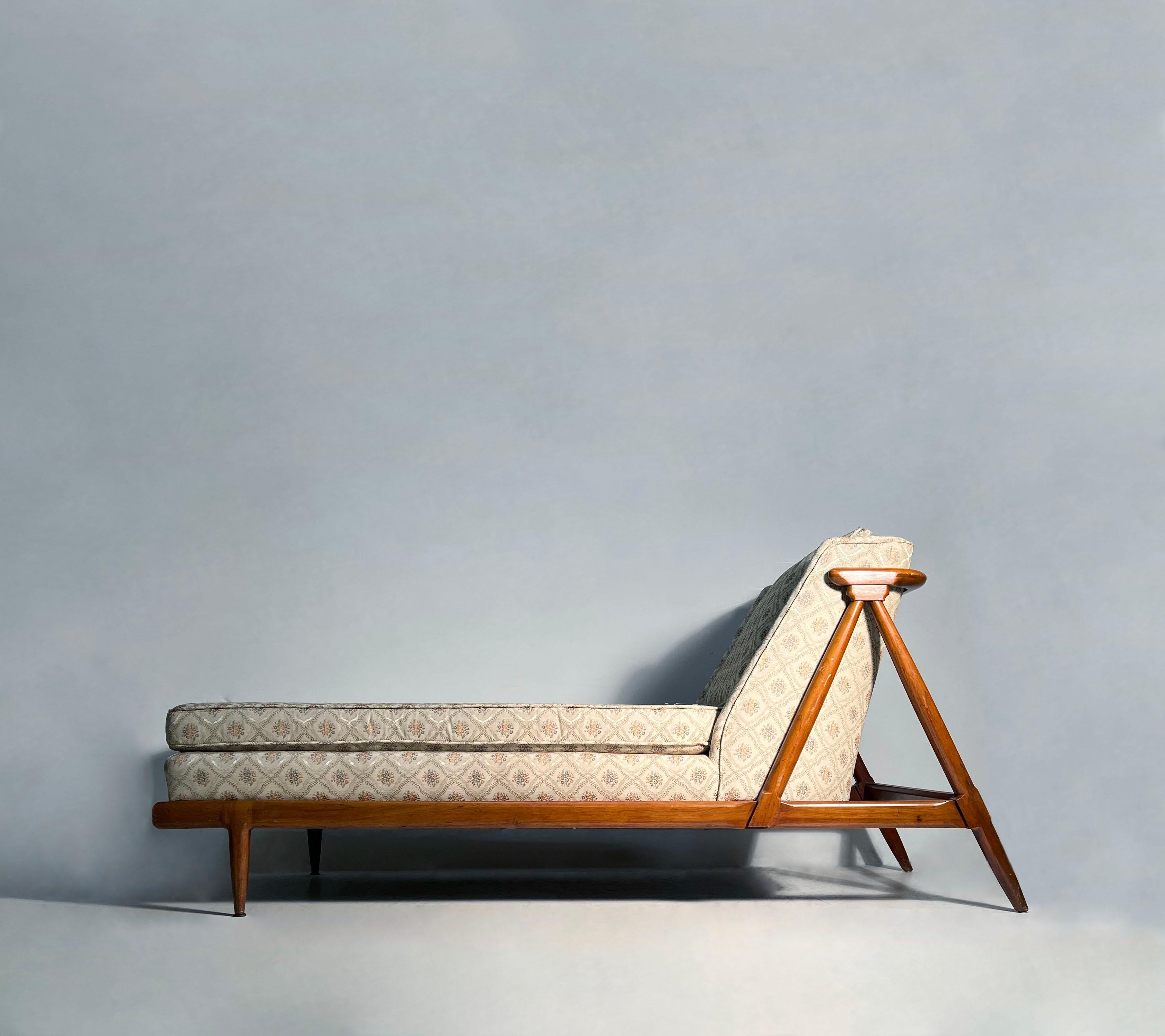 John Lubberts & Lambert Mulder Sophisticate Chaise Lounge for Tomlinson

some wear to the finish. structurally sound
