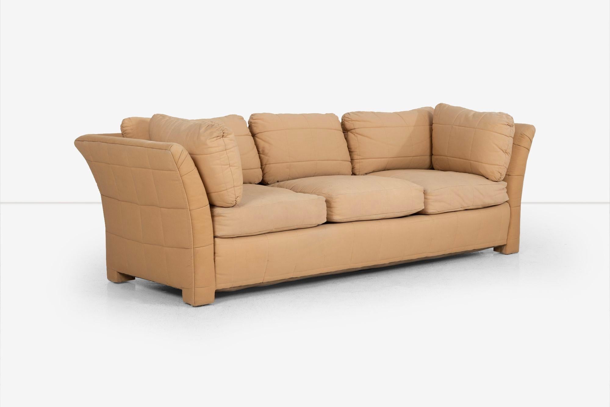 John Mascheroni for Swaim Furniture Quilted Tan Three Seat Sofa 1970's im Zustand „Gut“ im Angebot in Chicago, IL