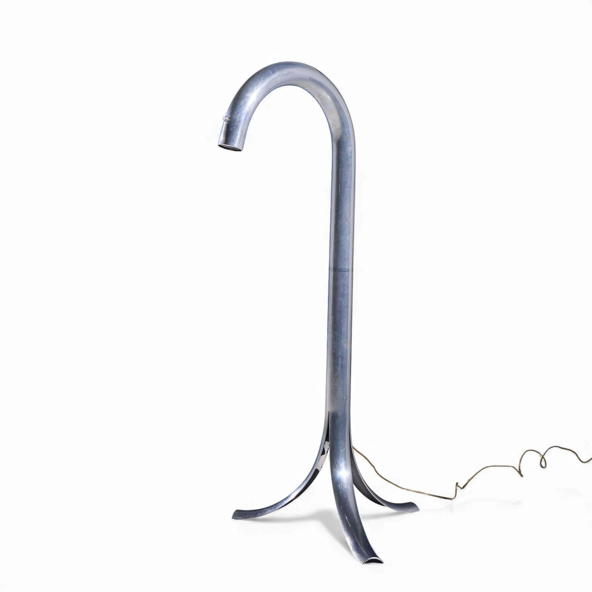 Lámparas de pie de tubo de aluminio de mediados de siglo John Mascheroni - Pareja Estadounidense en venta