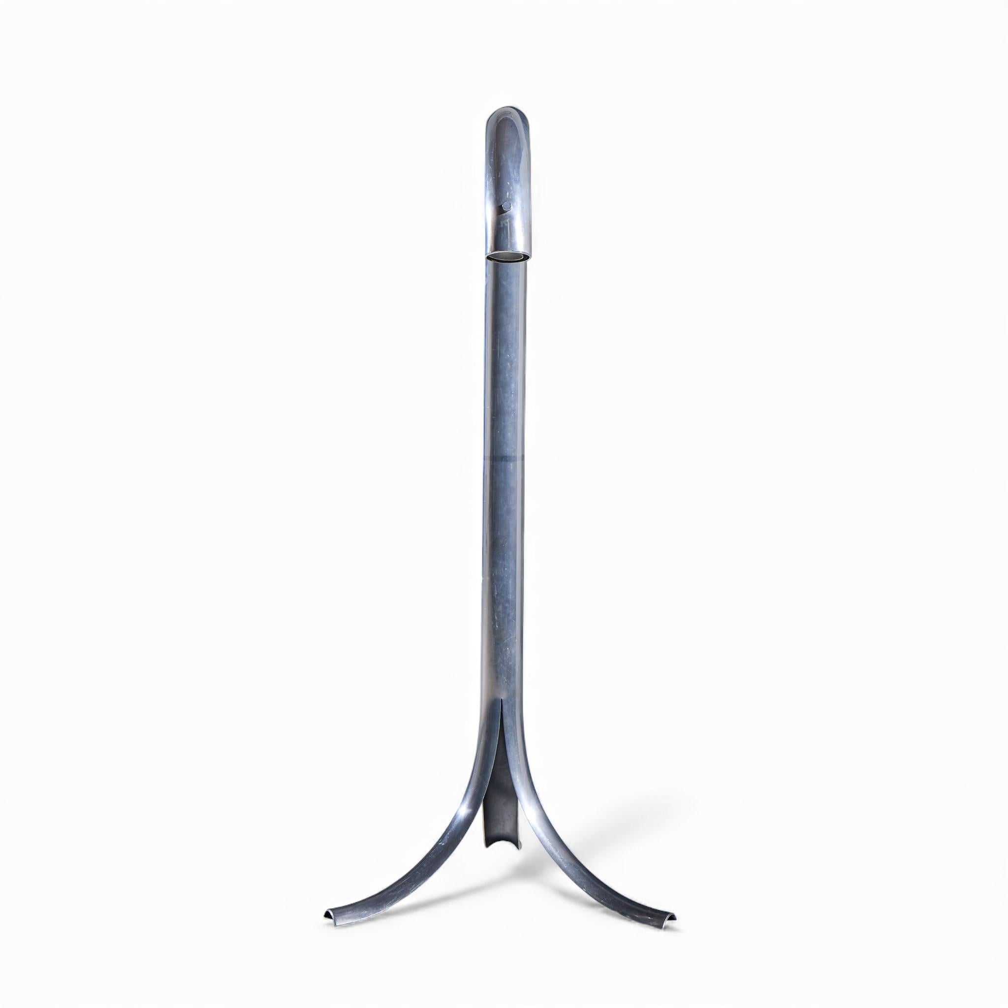 Lámparas de pie de tubo de aluminio de mediados de siglo John Mascheroni - Pareja en Bueno estado para la venta en Franklin Park, IL