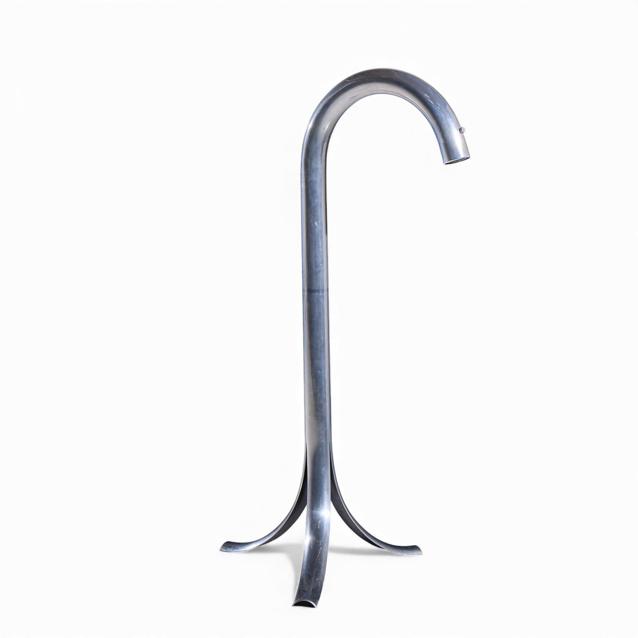 Lámparas de pie de tubo de aluminio de mediados de siglo John Mascheroni - Pareja siglo XX en venta