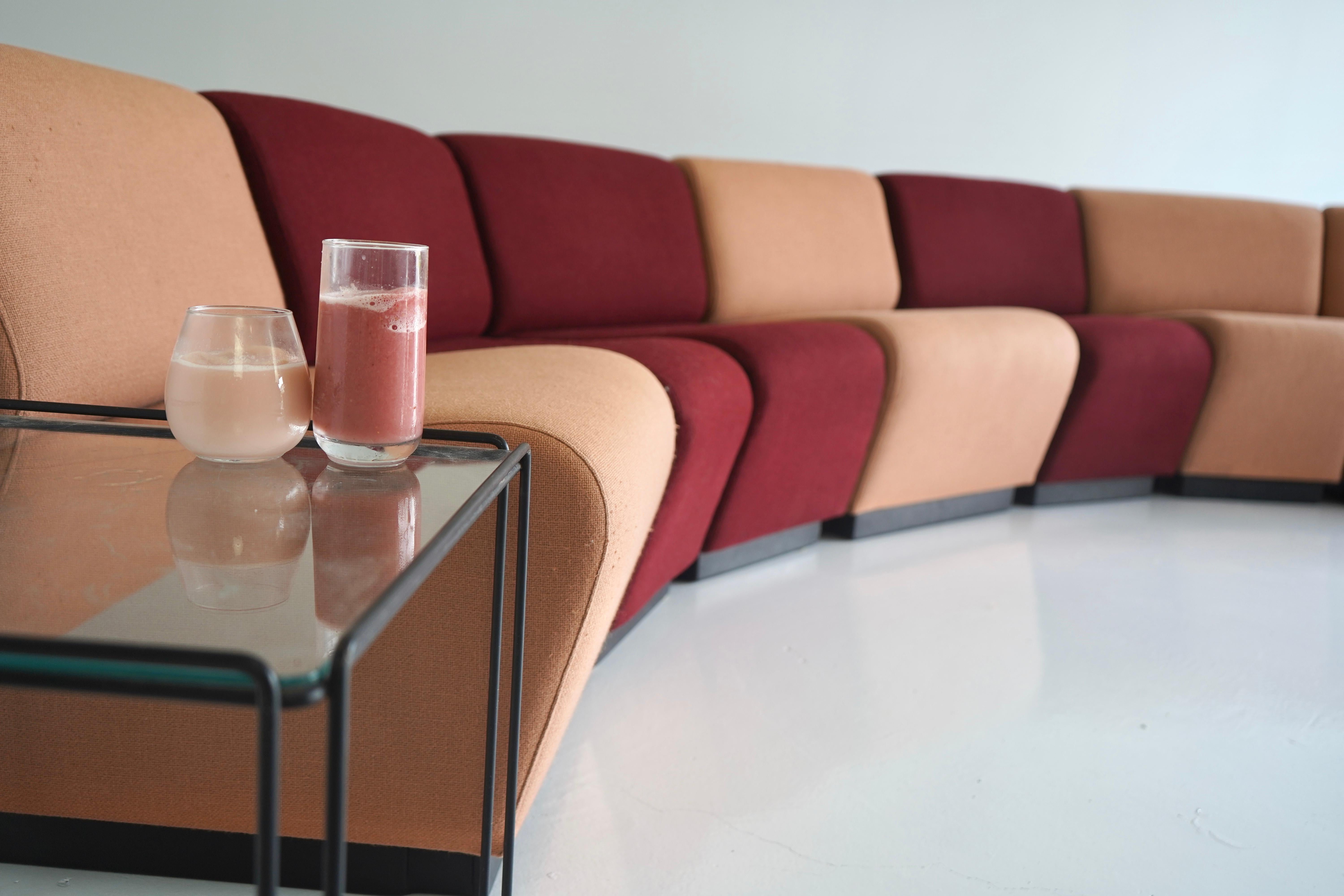 7 piece Tappo modular seating element by John Mascheroni for Vecta USA, 1970s. 4 wedge elements (3 red, 1 nude) and 3 straight elements (all nude).