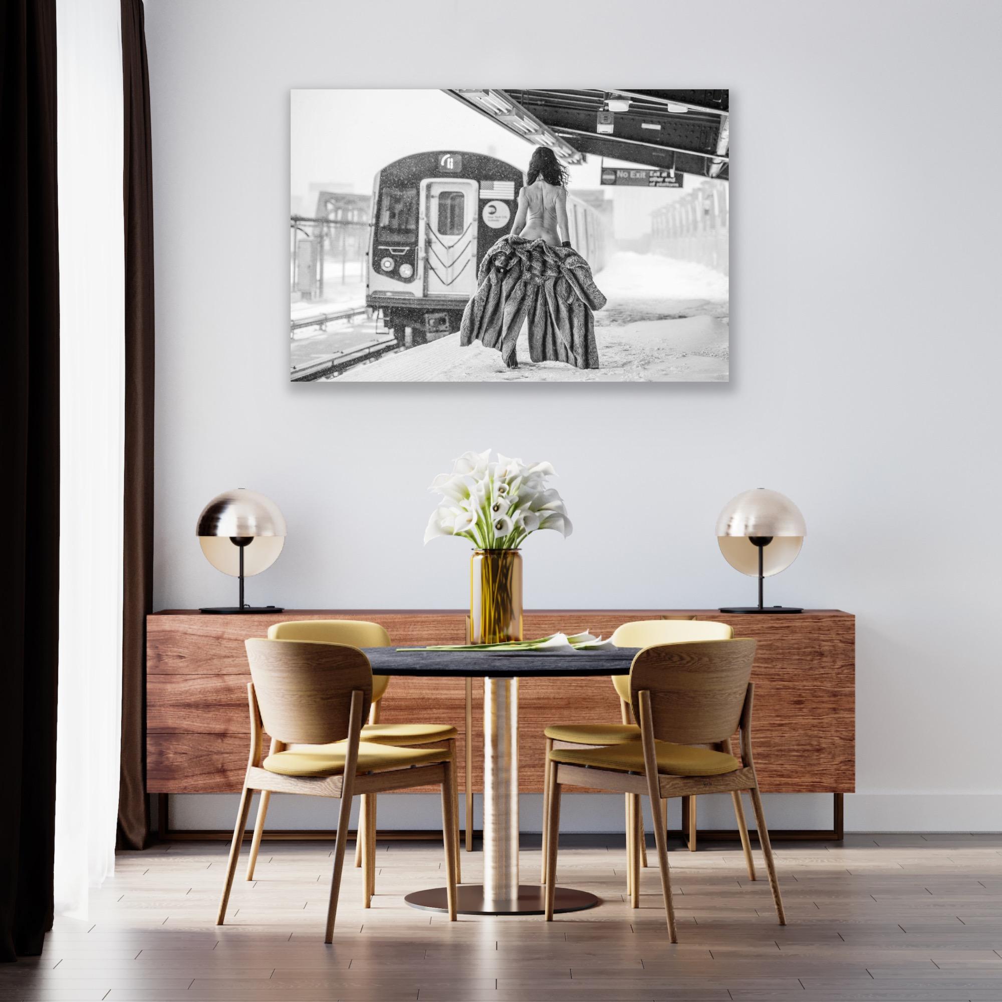 „Missed Connection“ – Schwarz-Weiß-Aktfoto, Brooklyn, NY im Angebot 1