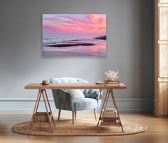 "Surf Rosa 2"- Foto colorida en la playa al atardecer de principios de otoño