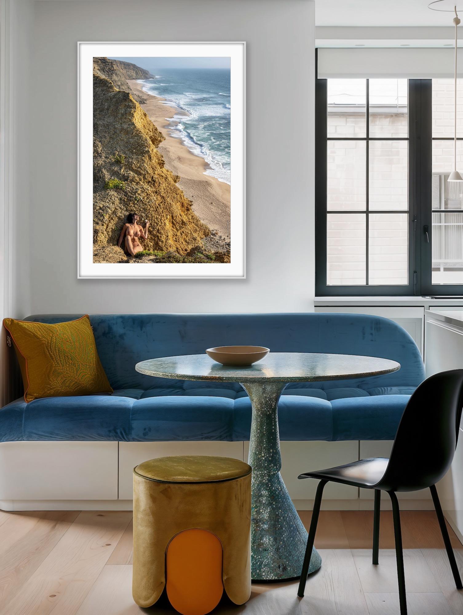 Tourné sur un plateau spectaculaire surplombant l'océan Atlantique au nord de Lisbonne, au Portugal. Disponible dans une grande variété de formats, de montages, d'impressions et d'encadrements.