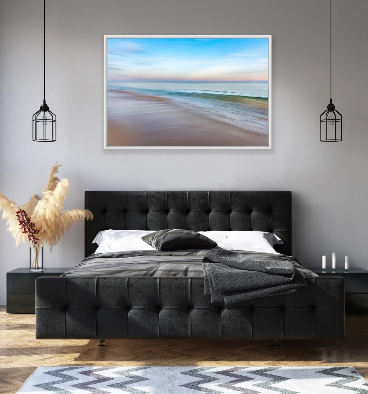 Una noche mágica, fotografiada a principios de otoño en la playa de Flying Point, en Southampton, Nueva York. 

Impreso en papel de bellas artes de archivo, montado en aluminio dibond con soporte de montaje flotante. Disponible en una amplia