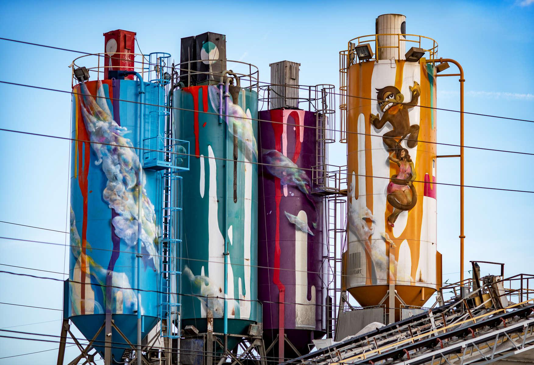 Color Photograph John Mazlish - Arc-en-ciel urbain
