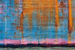 „Waterline“ – farbenfrohes abstraktes Foto eines Schiffes im Hafen, Brooklyn NY