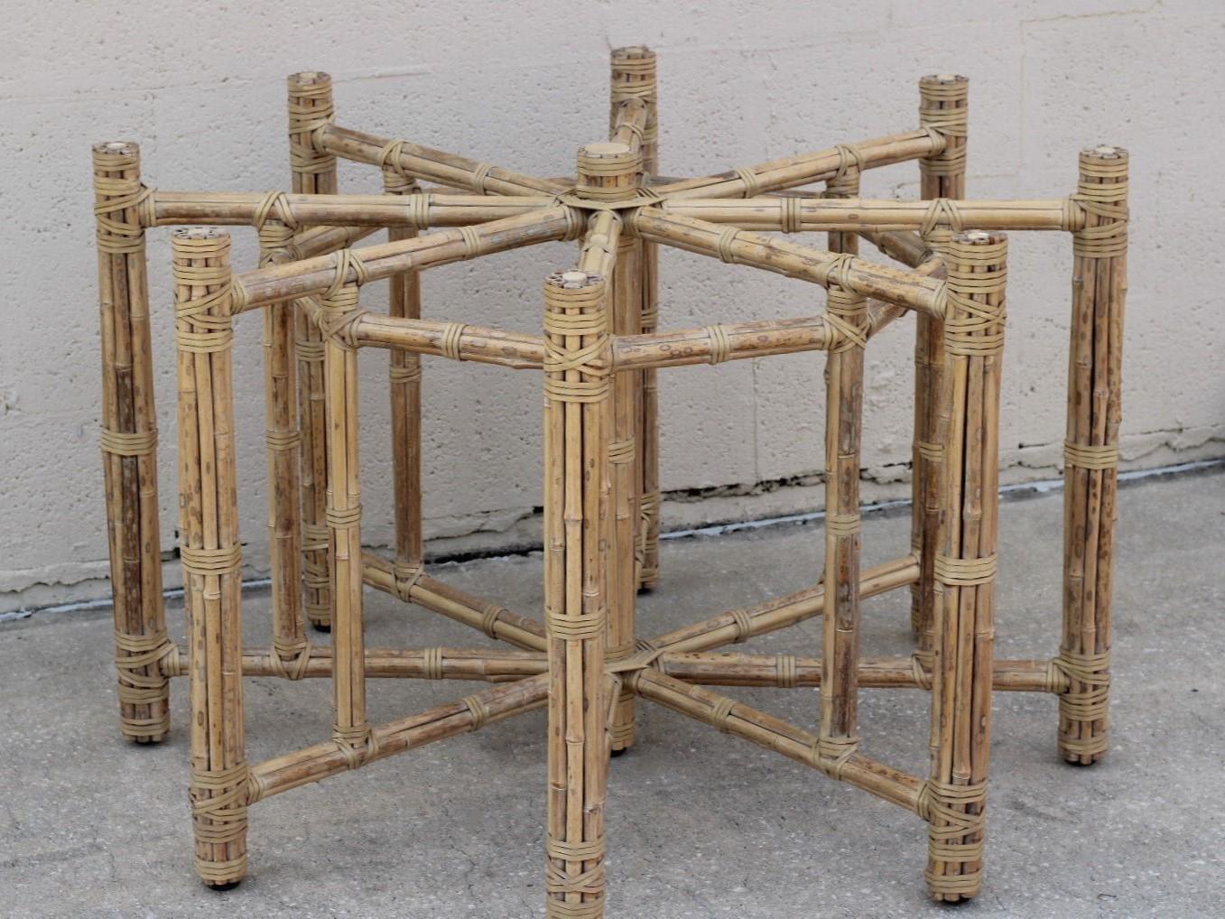 Cuir John McGuire Table de salle à manger octogonale en bambou tacheté