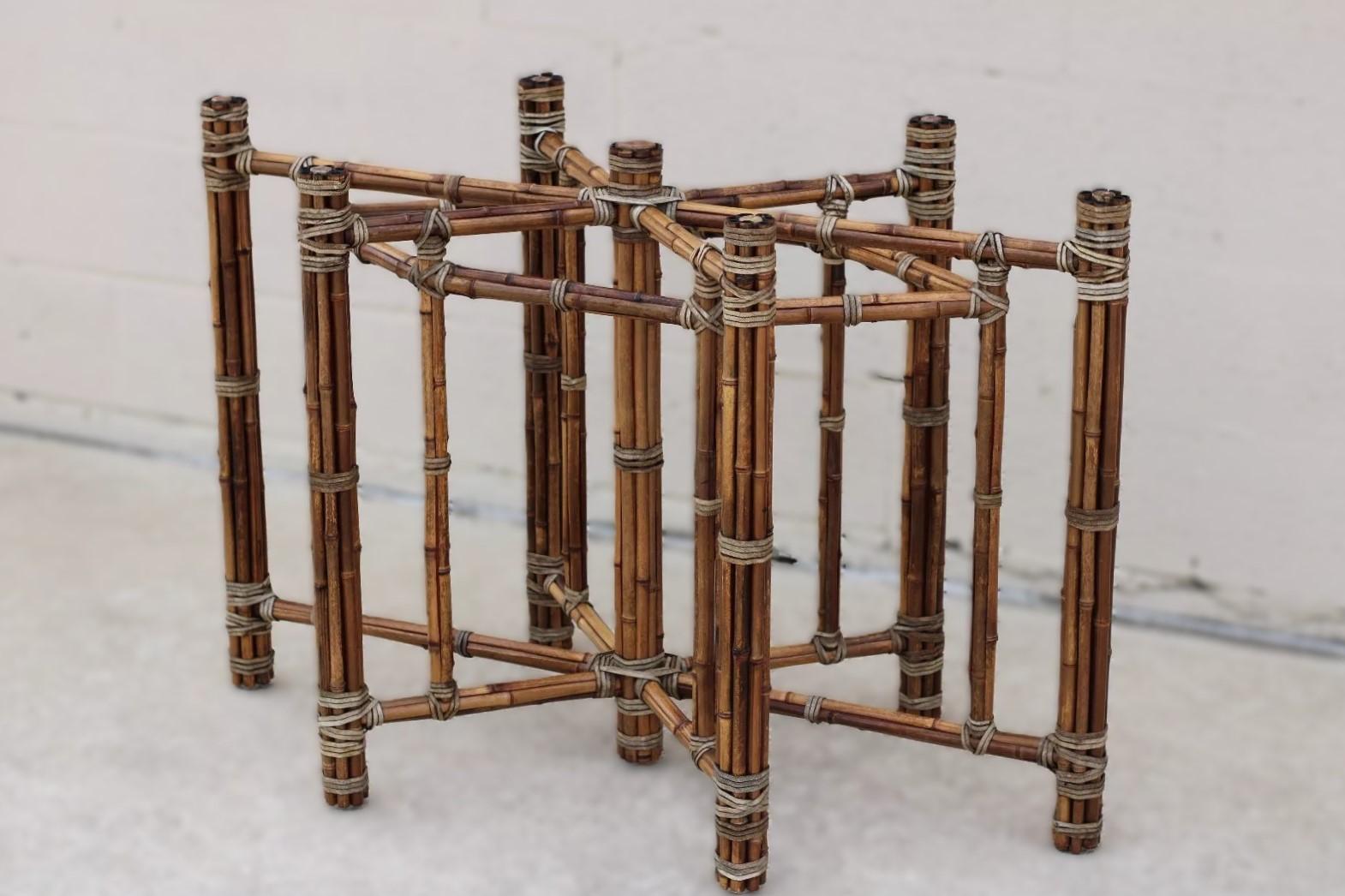 John McGuire Base de mesa de comedor moderna de bambú orgánico para tapa ovalada de cristal Estadounidense en venta
