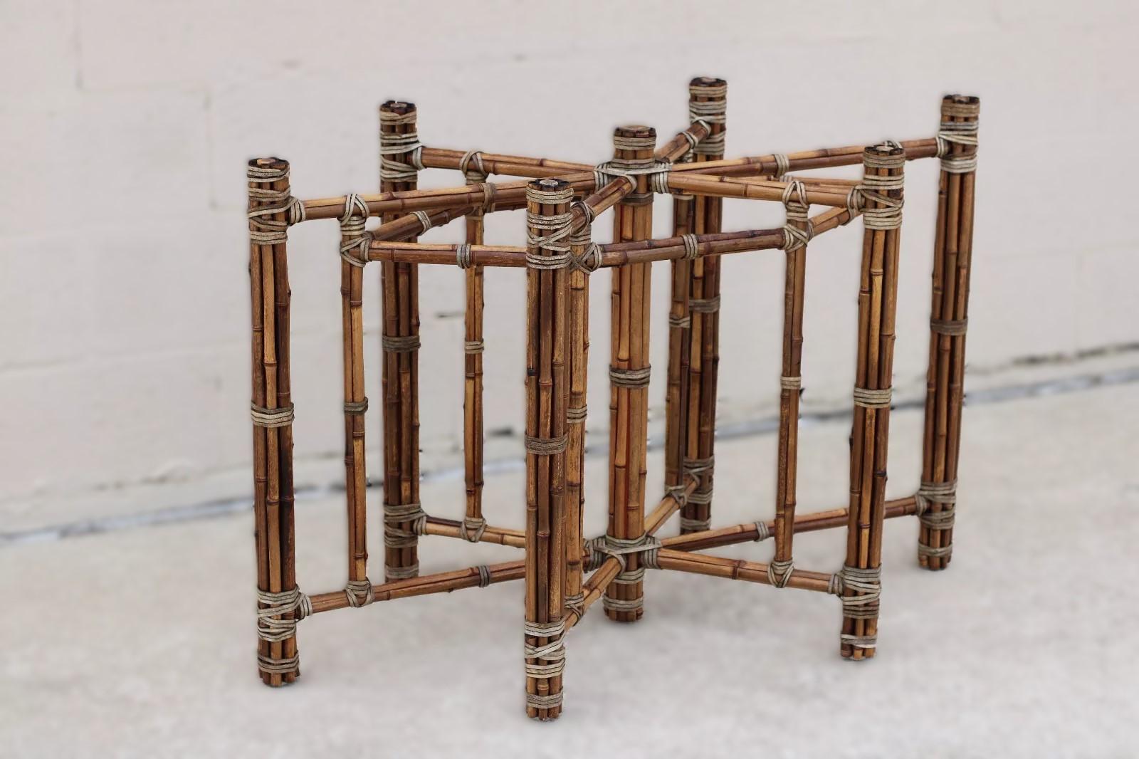 John McGuire Base de mesa de comedor moderna de bambú orgánico para tapa ovalada de cristal Hecho a mano en venta