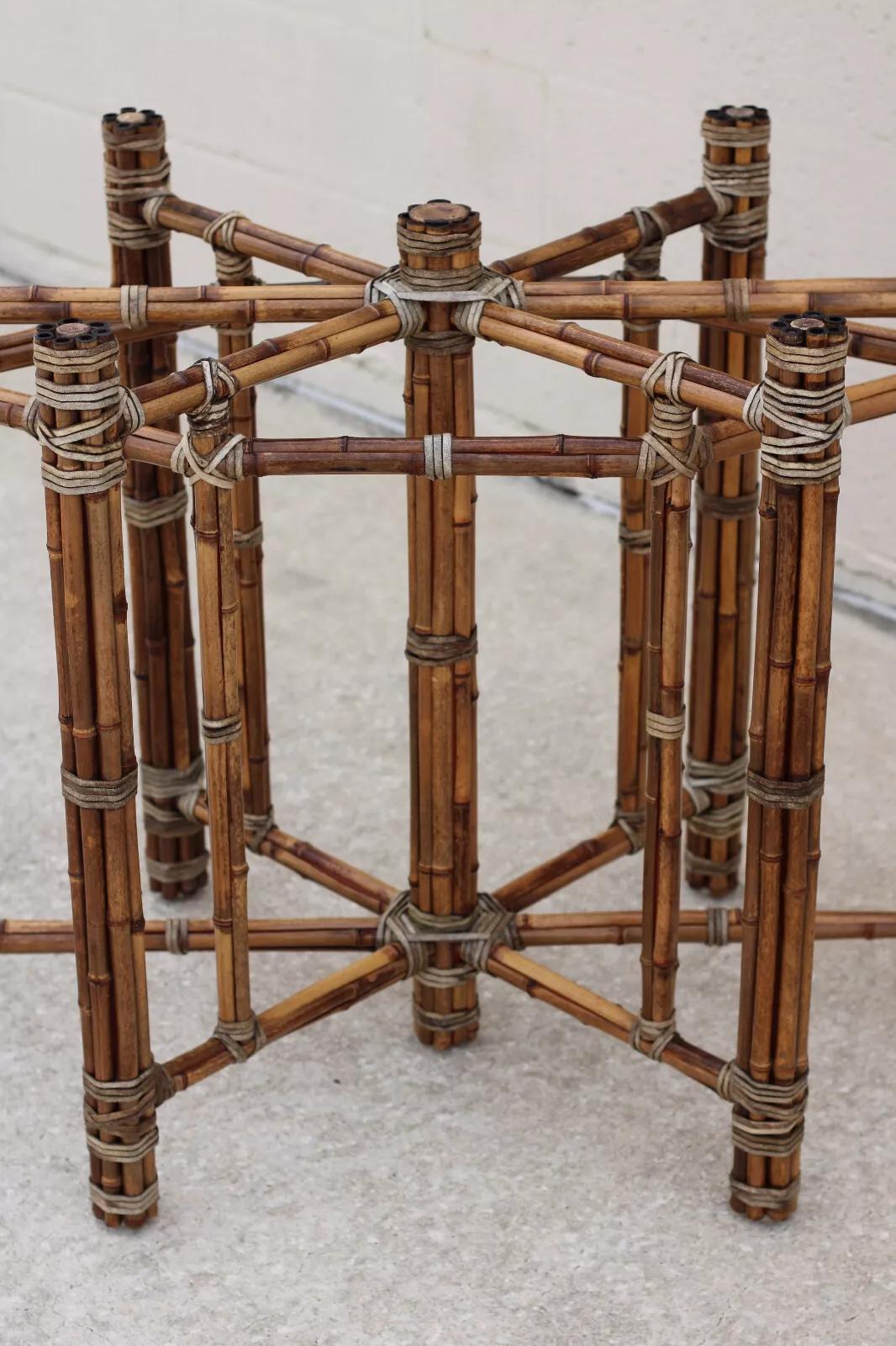 John McGuire Base de mesa de comedor moderna de bambú orgánico para tapa ovalada de cristal en venta 1