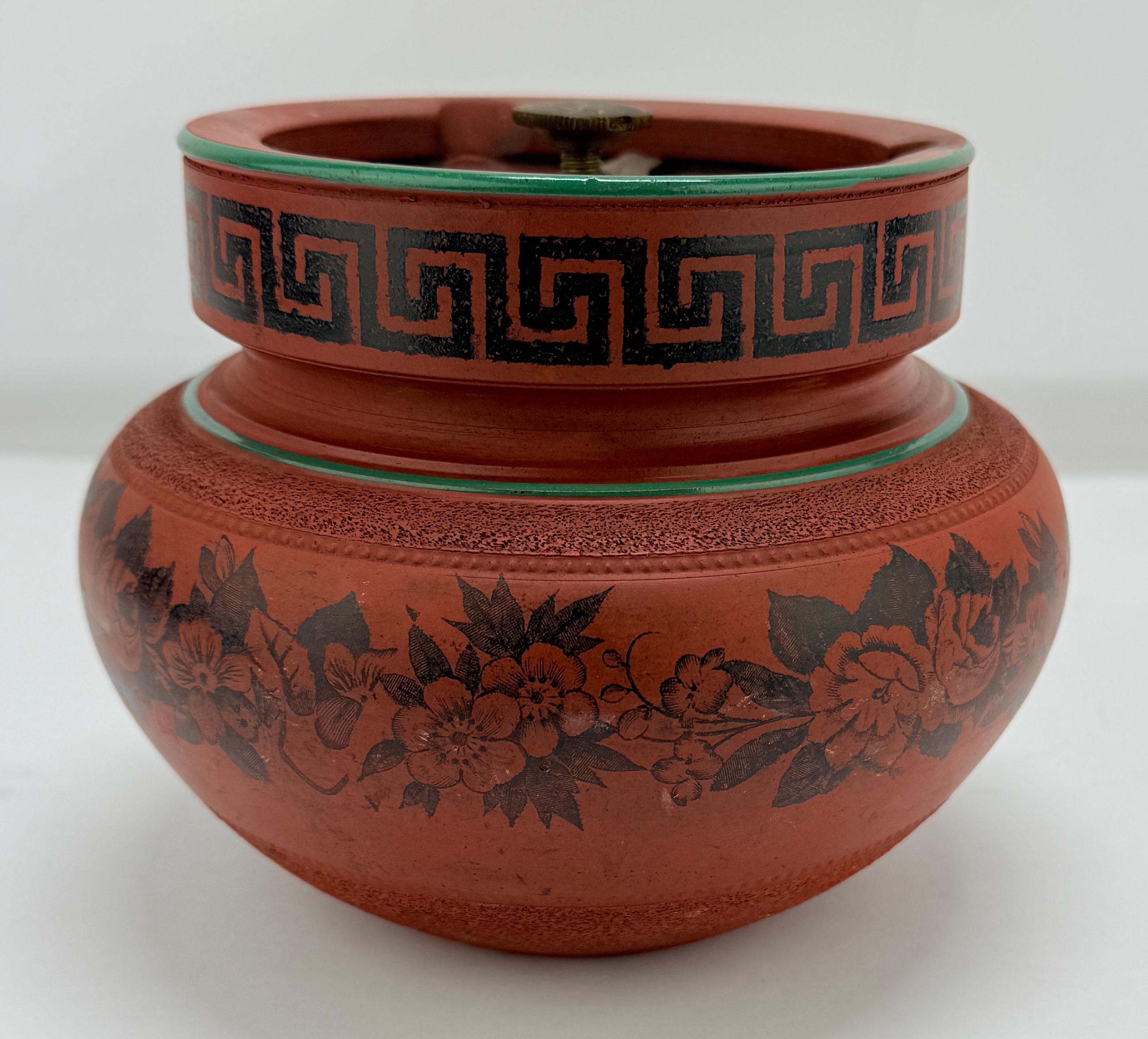 Englischer Humidor aus rotem Geschirr im neoklassischen Stil von John Middleton, um 1900 im Angebot 1