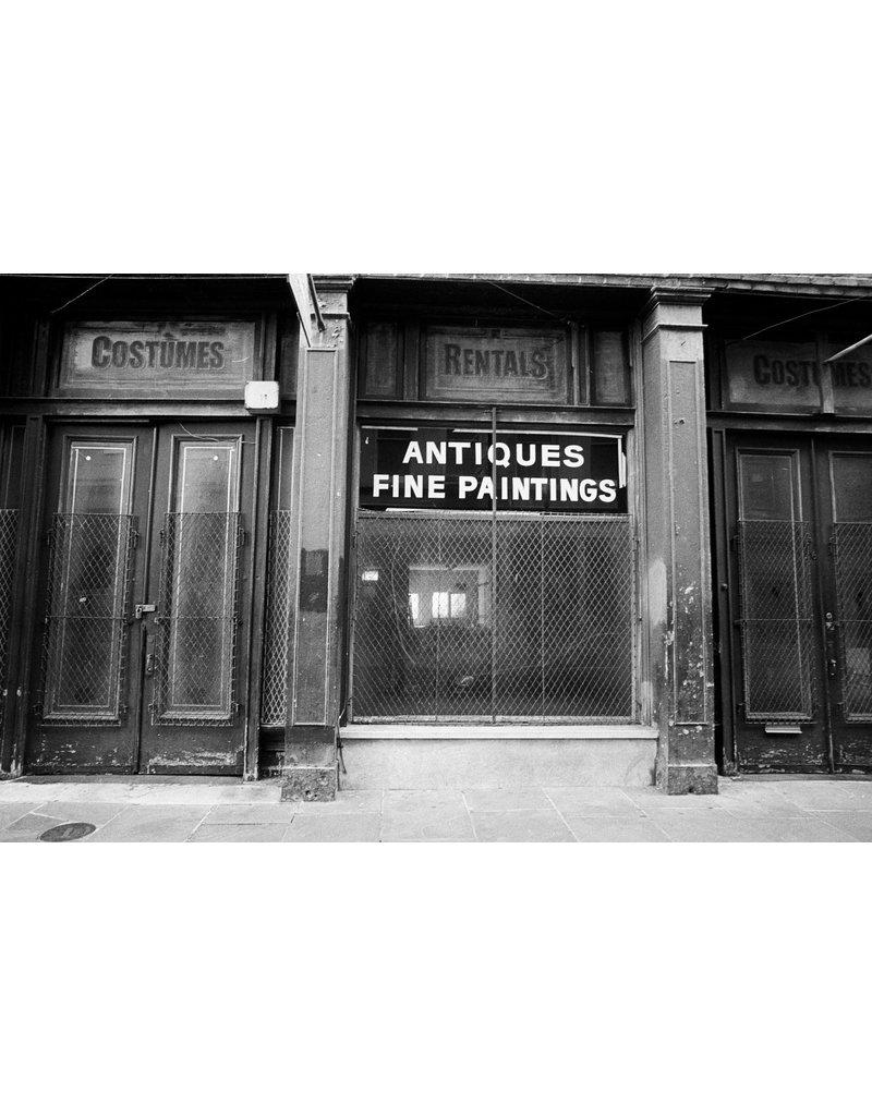 John Migicovsky Black and White Photograph – Antike Vacancy in Soho