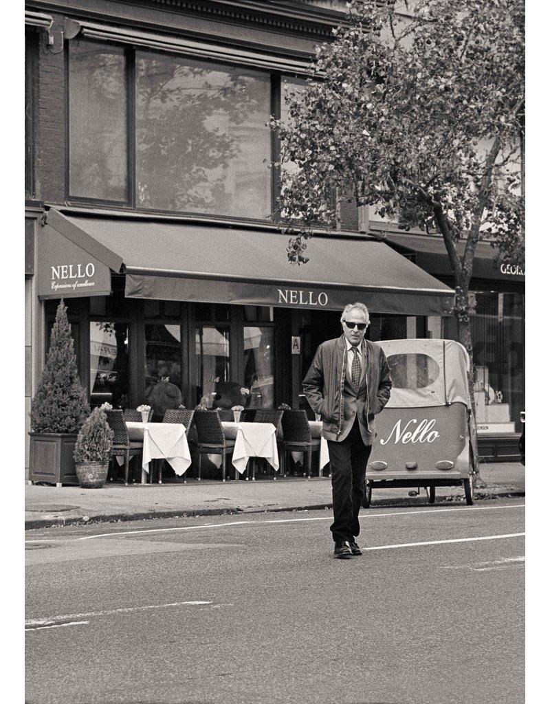 Black and White Photograph de John Migicovsky - Avenida Madison, 2020