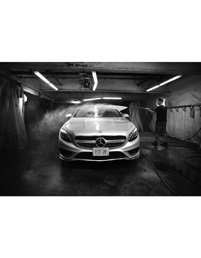 Black and White Photograph de John Migicovsky - Mercedes Niebla