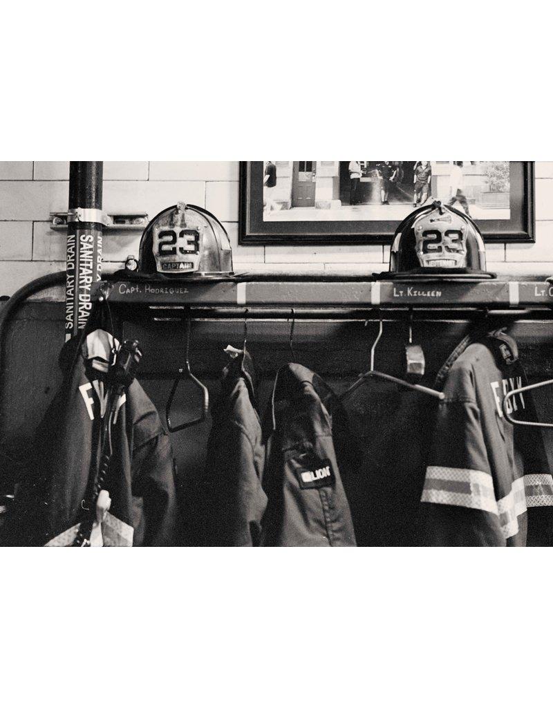 Black and White Photograph di John Migicovsky - Stazione antincendio di Midtwon New York II