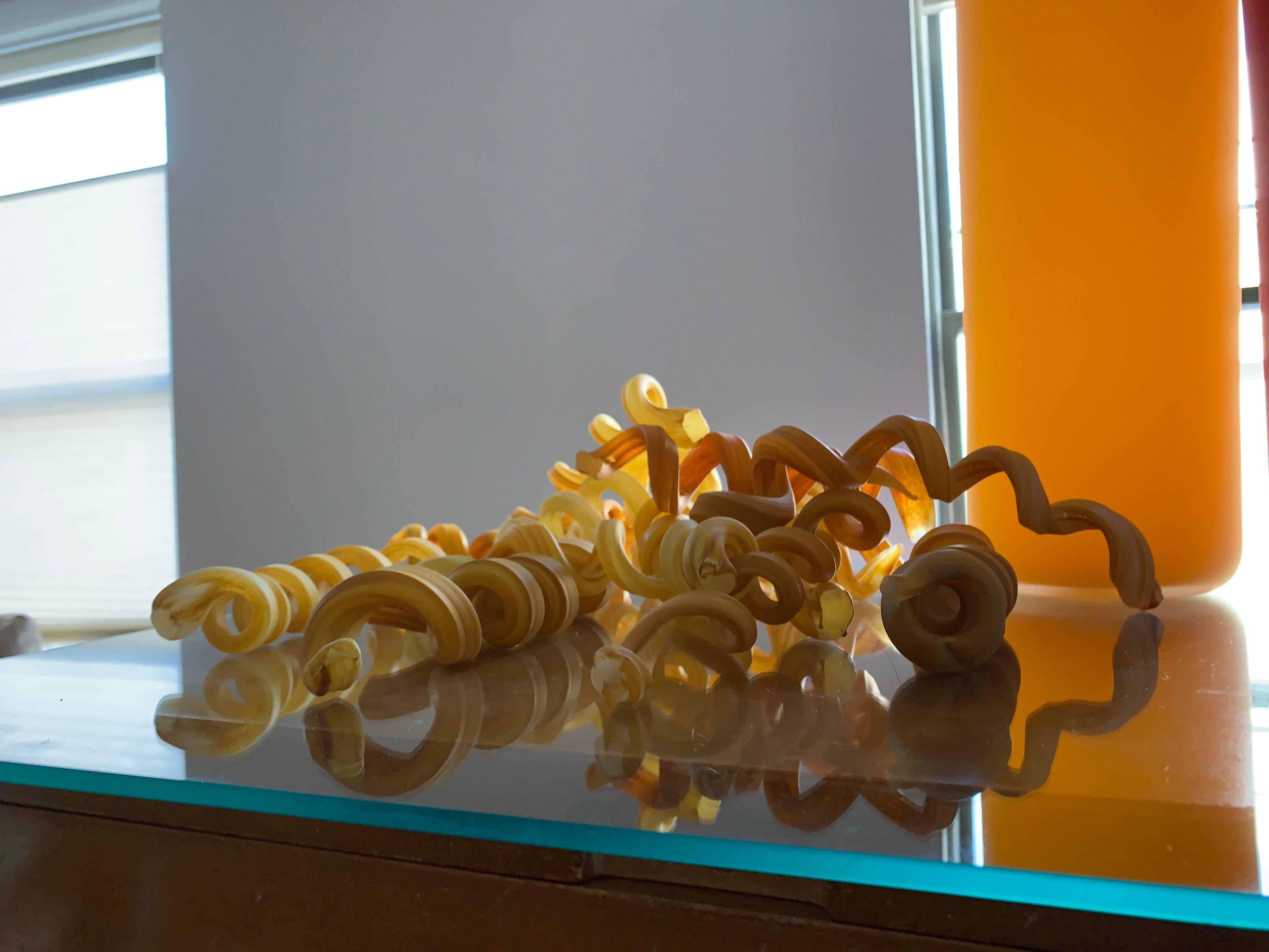 Postmoderne Assiette bleue spéciale John Miller Curly Fries 2008 Sculptures en verre soufflé Pop Art en vente