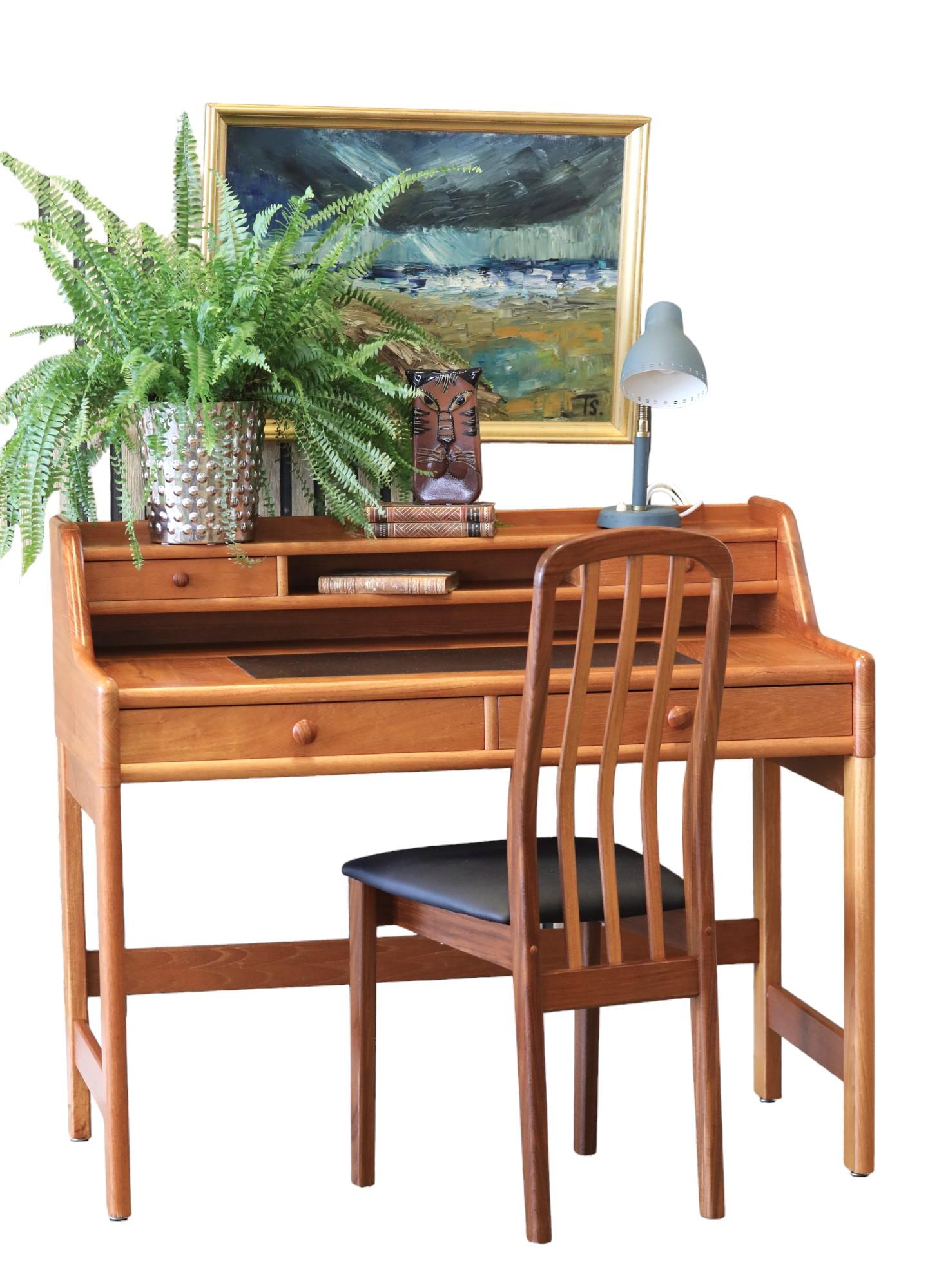 Teak John Mortensen Dyrlund desk in solid teak 1960s